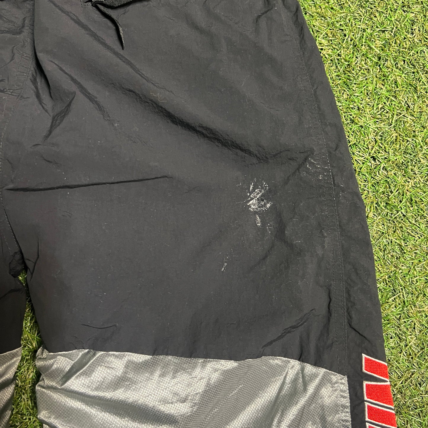 Supreme Nike Warm Up Track Pants Black/Silver Size Medium USED FLAW x11579