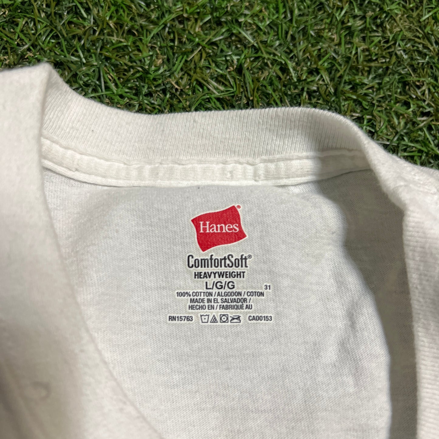 2010 Drake Passport White Tee Size Large USED v5038