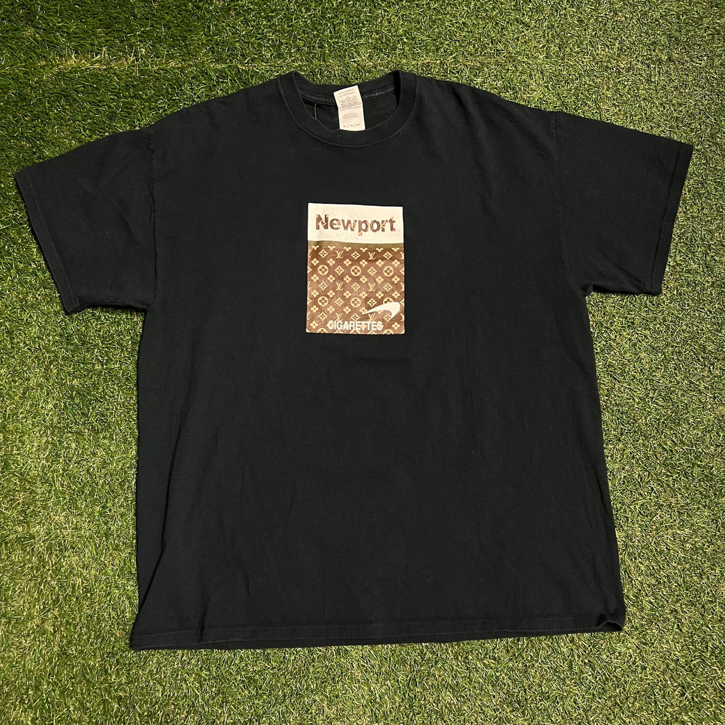 LV Newport Cigarettes Bootleg Tee Size XL USED v12719