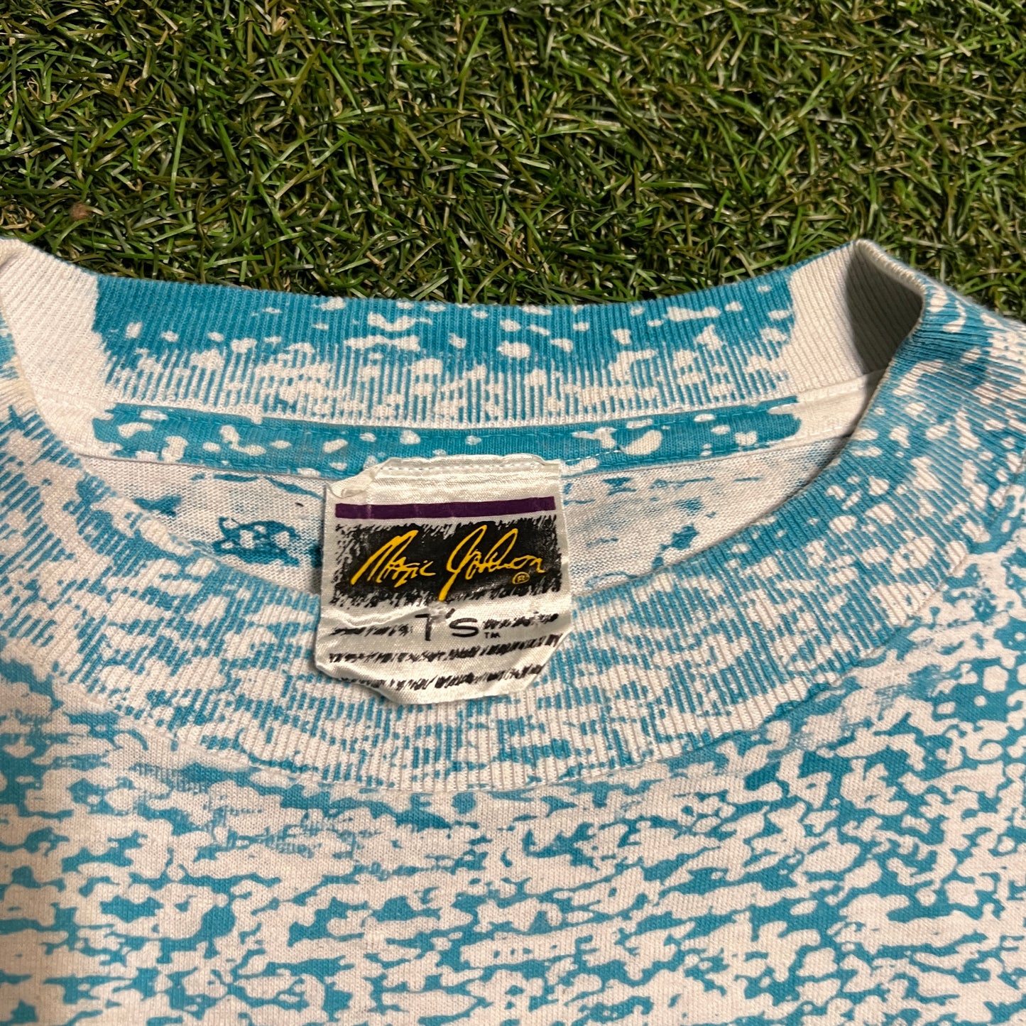 Michael Jordan Magic Johnson Tag Full Print White/Blue Tee Size Large USED v10449