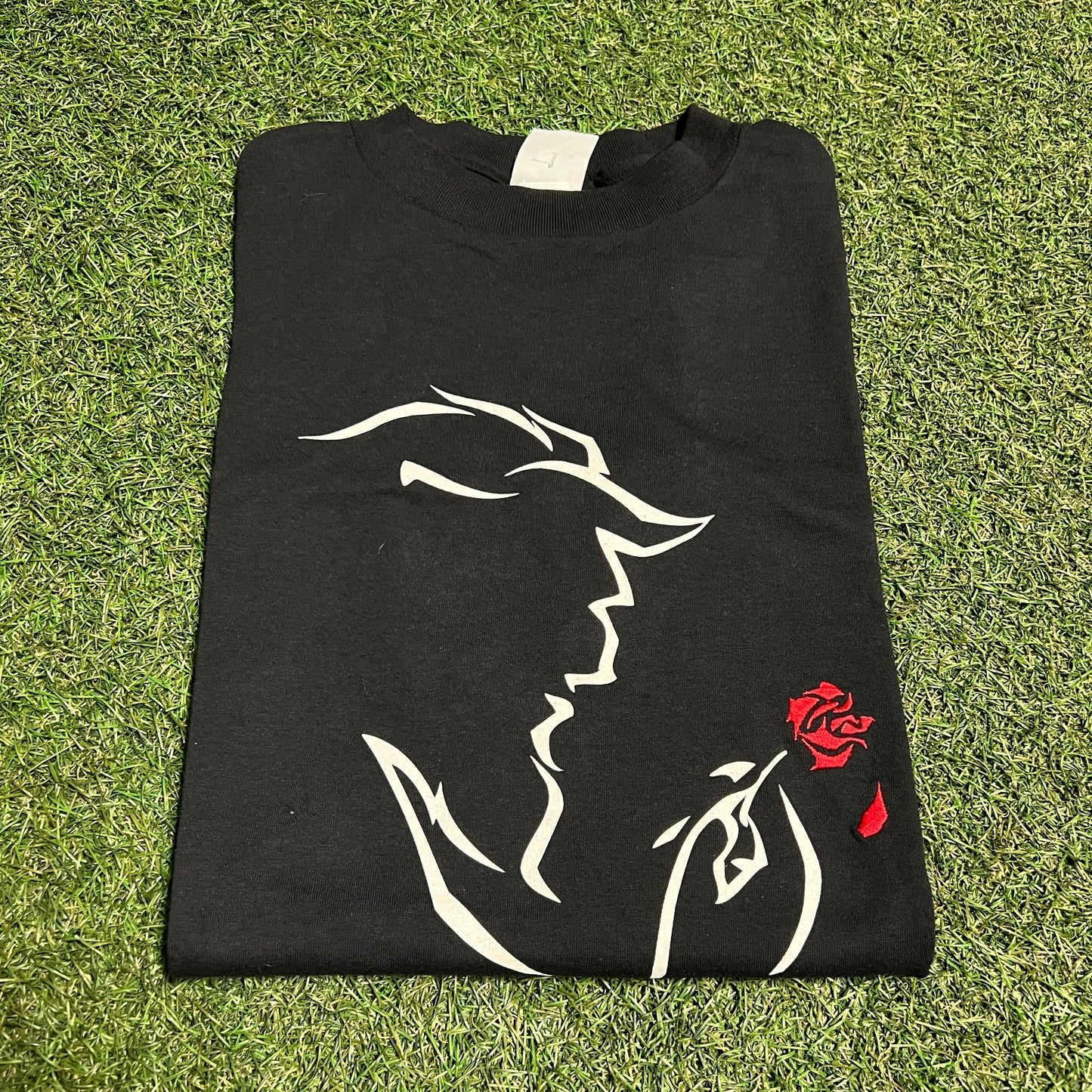 Disneys Beauty and the Beast New Musical Black Tee Size Large USED v14946