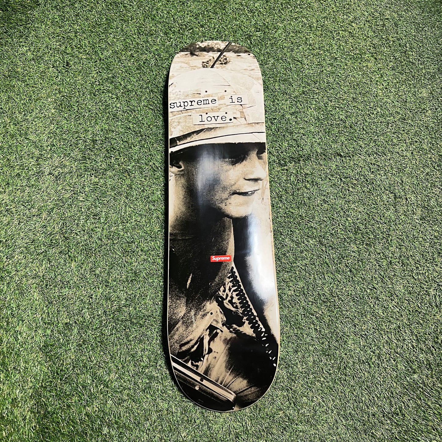 Supreme Supreme Is Love Skateboard NEW x11744