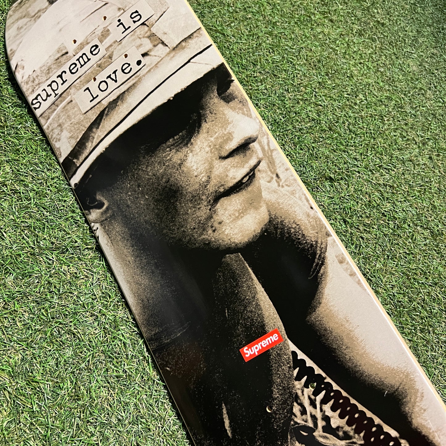 Supreme Supreme Is Love Skateboard NEW x11744