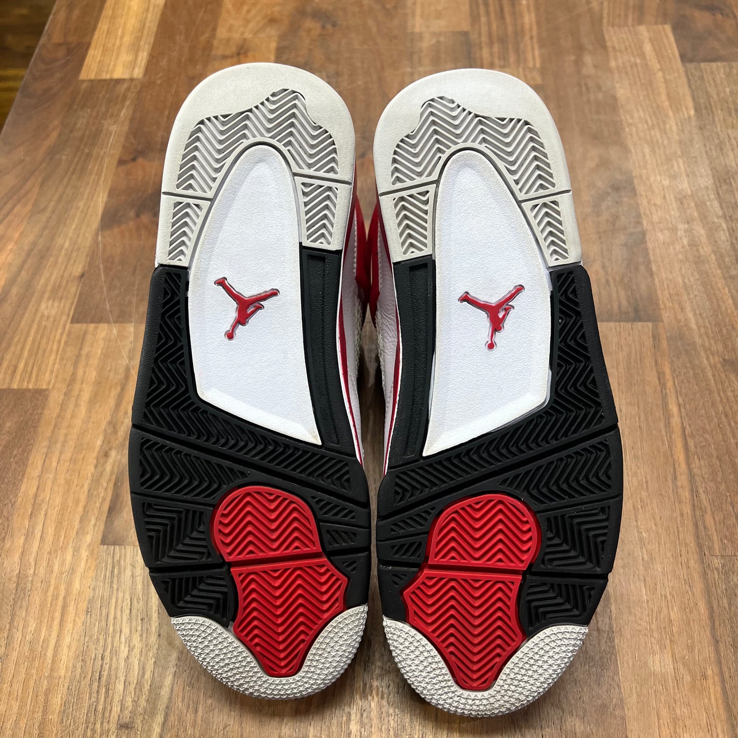 Jordan 4 Red Cement Size 9.5 USED s15782