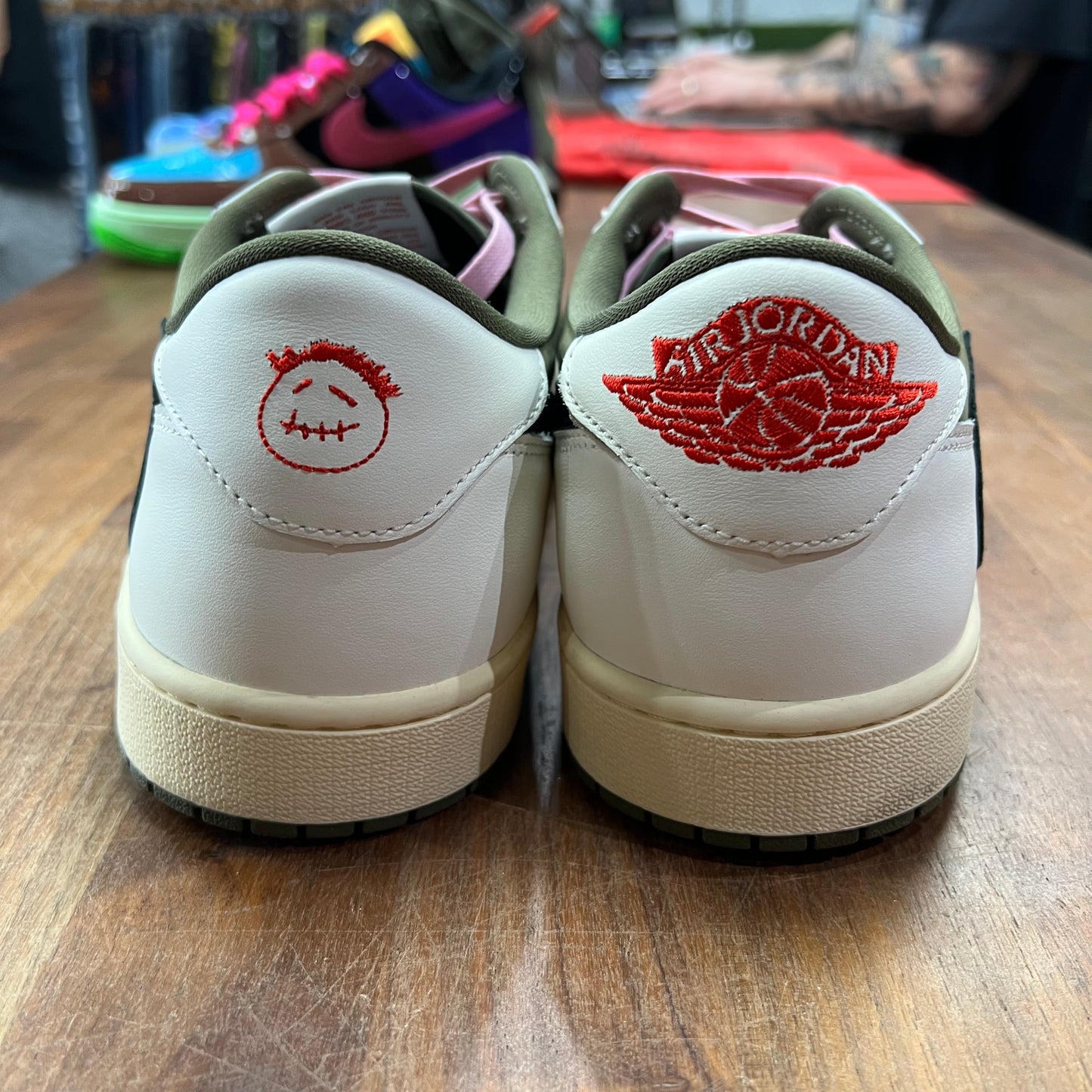 Jordan 1 Travis Scott Low Medium Olive Size 12.5 USED s15829