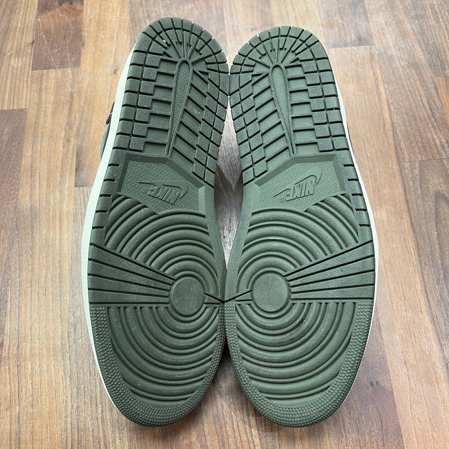 Jordan 1 Travis Scott Low Medium Olive Size 12.5 USED s15829