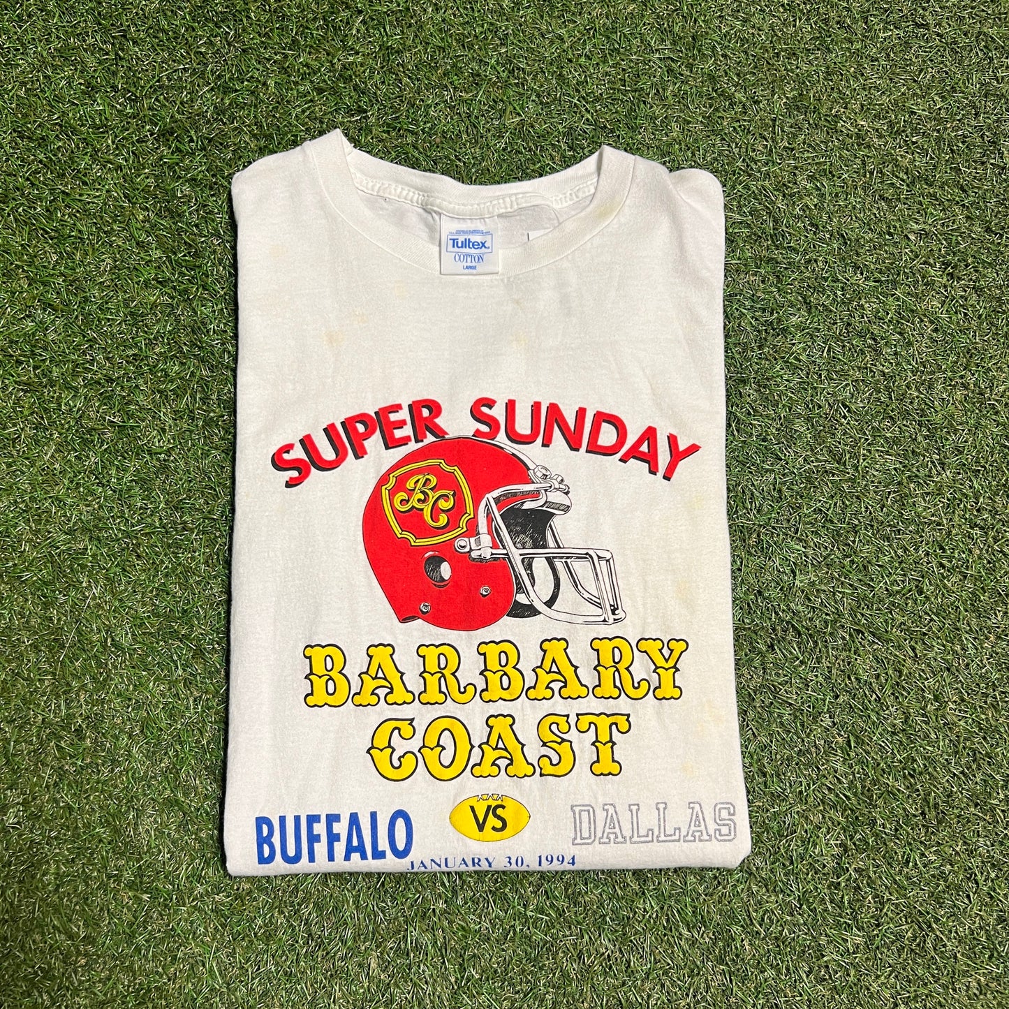 Super sunday football White Tee Size Large USED v11942