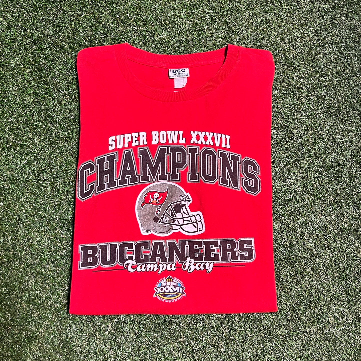 Super Bowl XXXVII Champions Tampa Bay Buccaneers Red Tee Size XL USED v13559