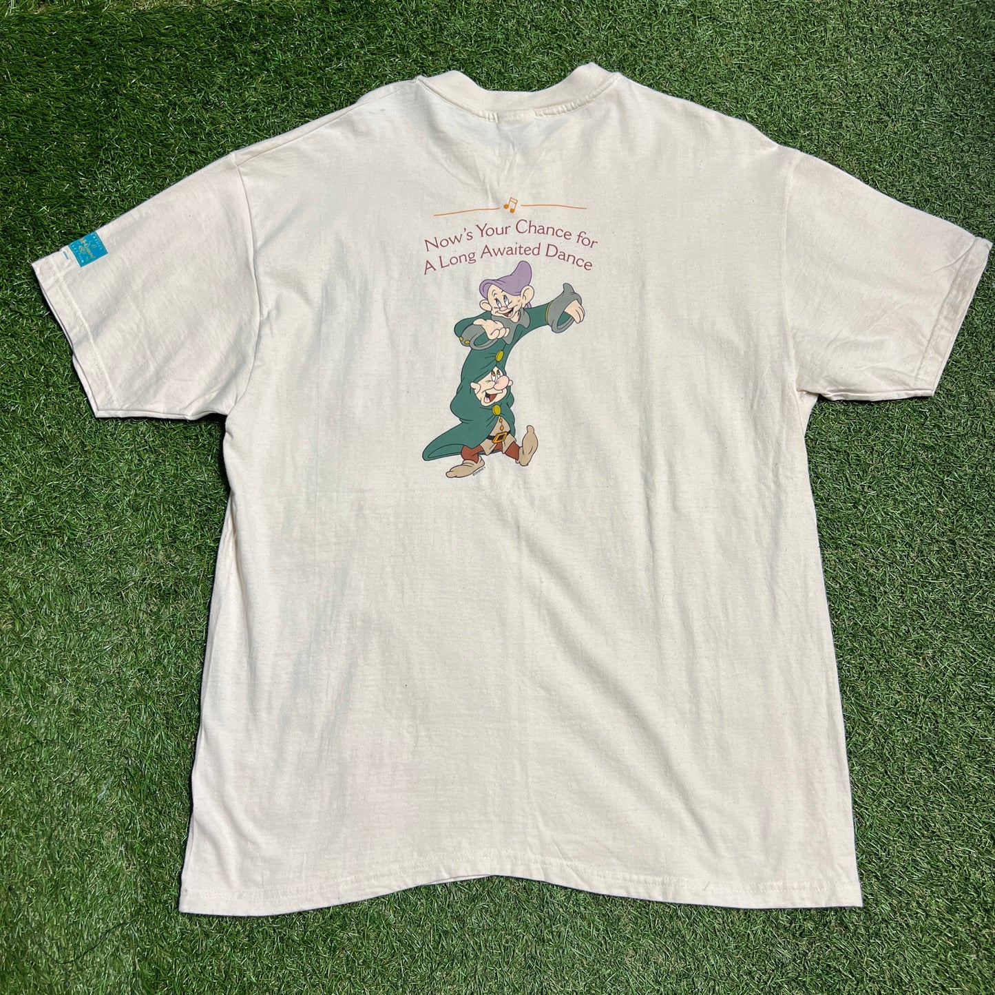Snow white now's your chance tee white Size XL USED v12754