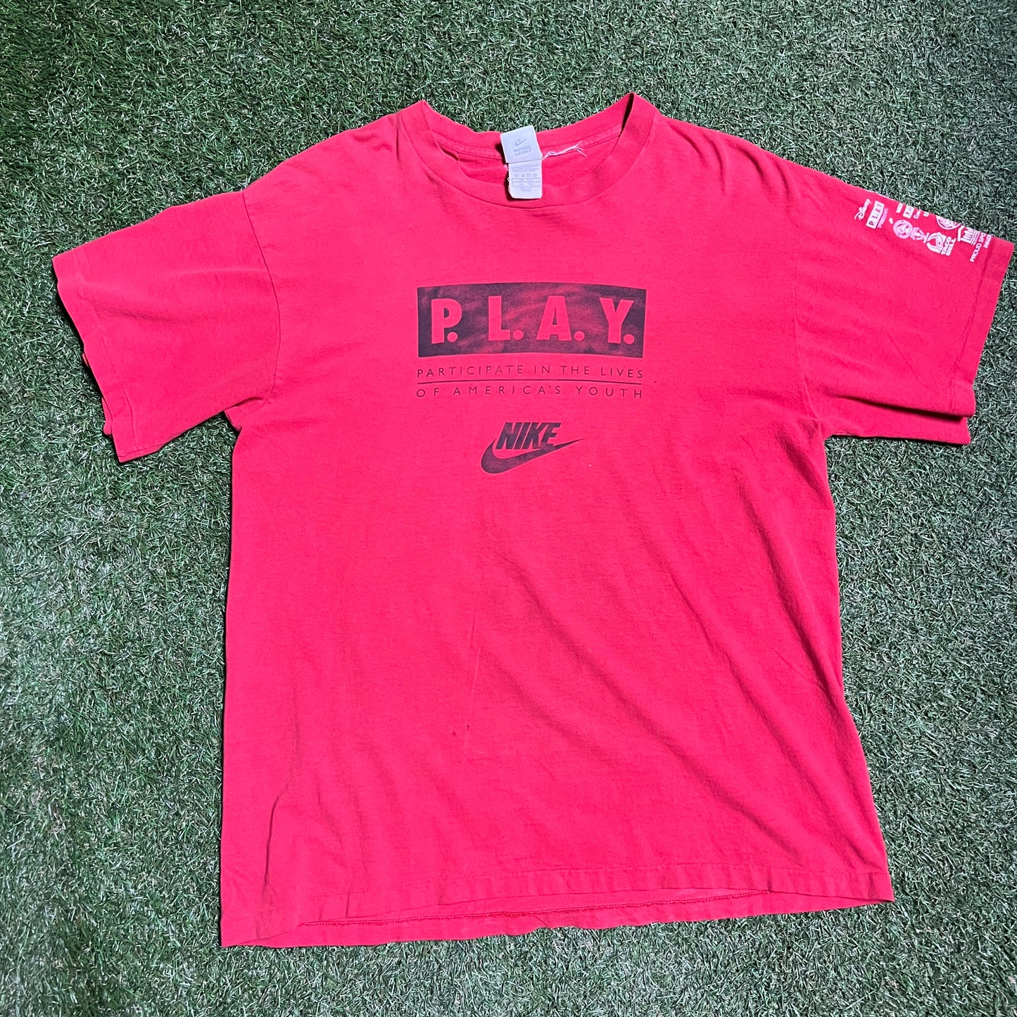 Nike 1995 PLAY Red Tee XXL USED v9916