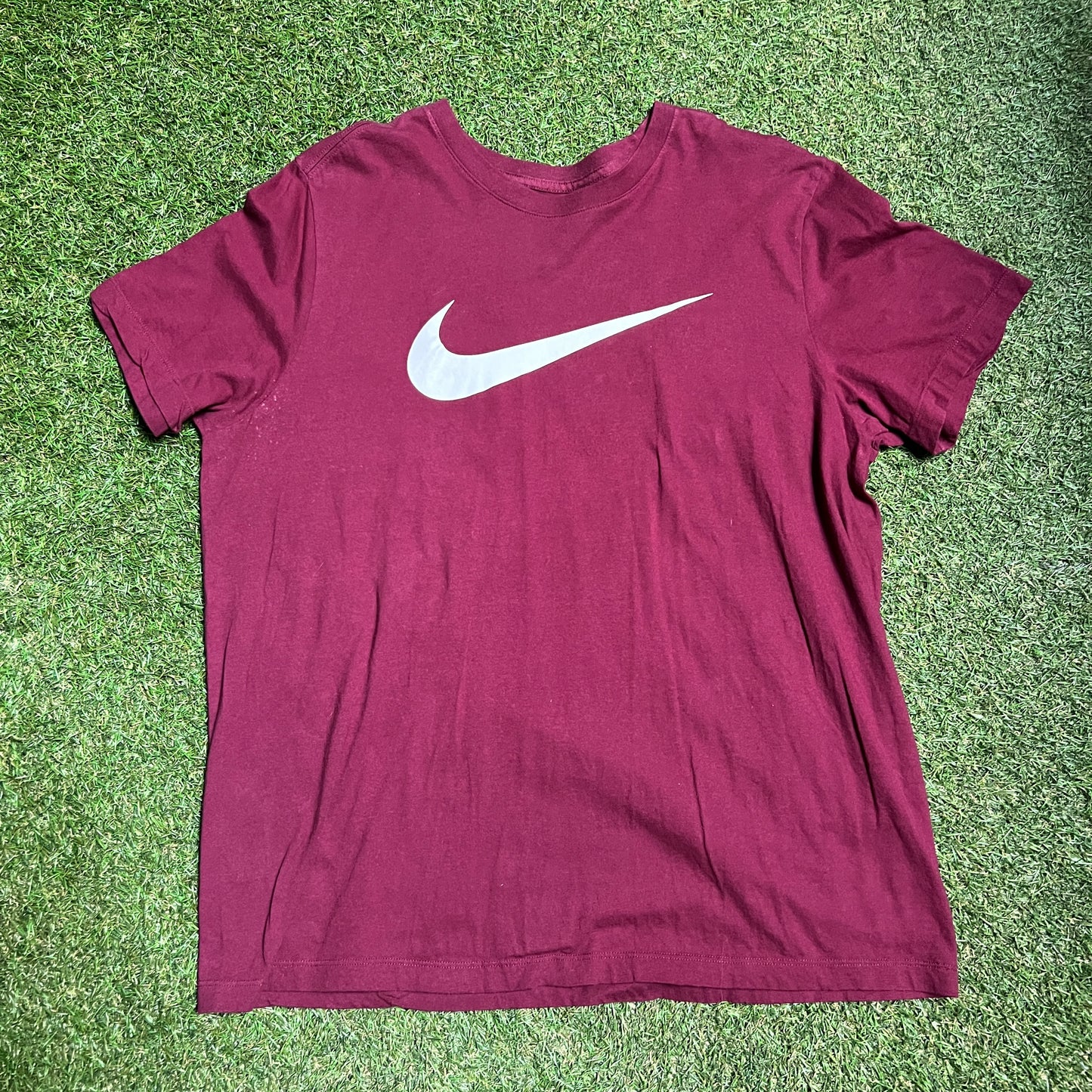 Nike center swoosh modern dri fit tee burgundy Size XL USED v12429