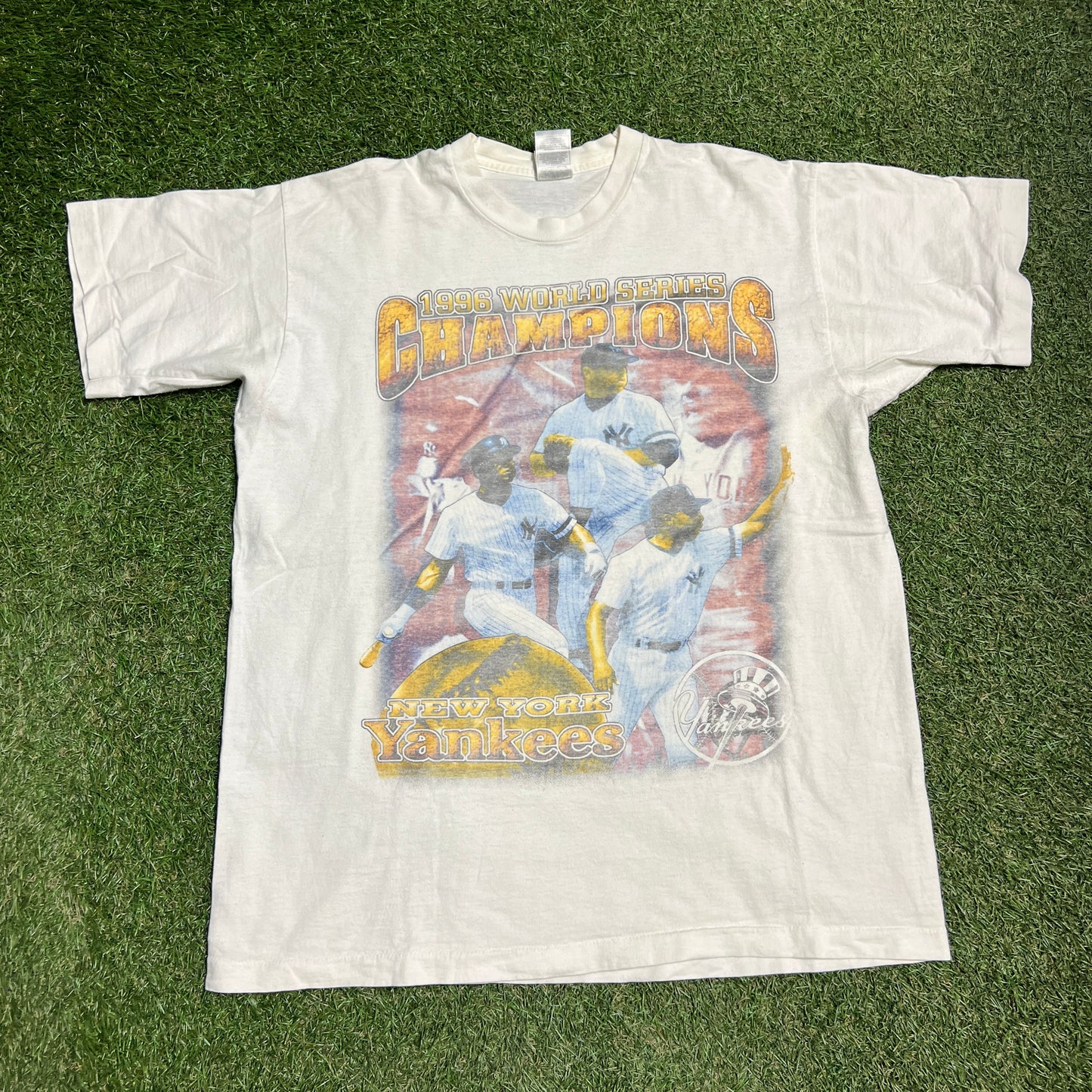 1996 World Series Champions New York Yankees Faded 3 Players White Tee Size XL USED v14139
