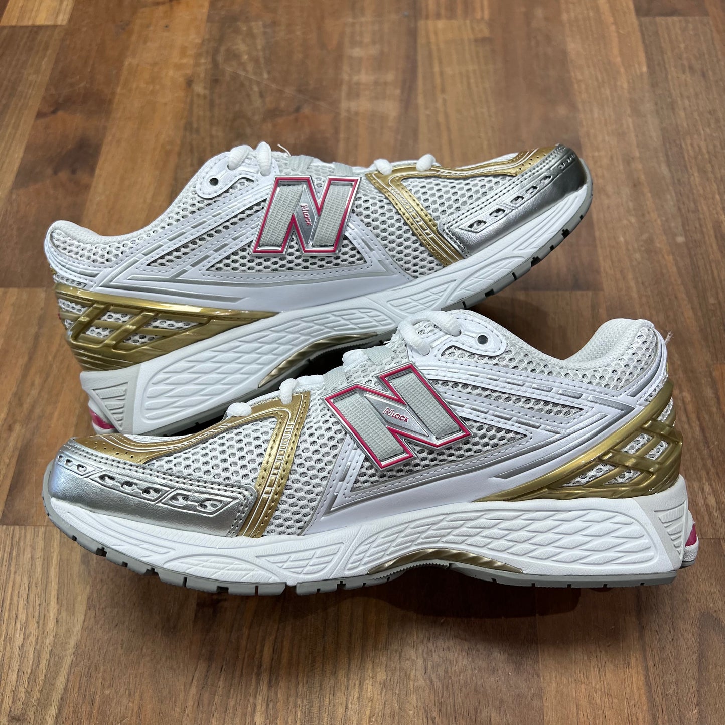 New Balance 1906R Silver Dragon Berry Gold Size 7 NEW S16006