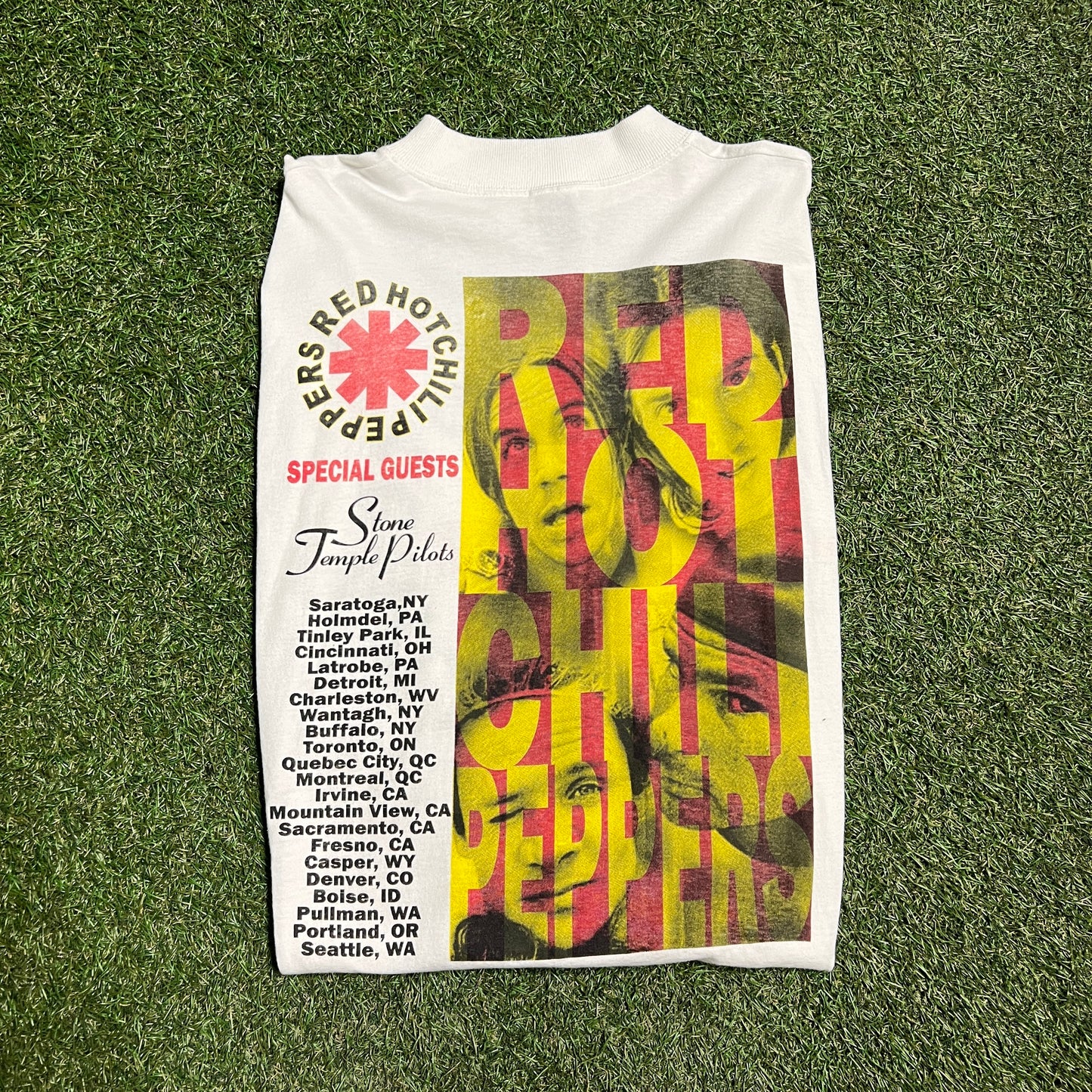 Red hot chili peppers special guest stone temple pilots 2000 longsleeve white Size XL USED v12208