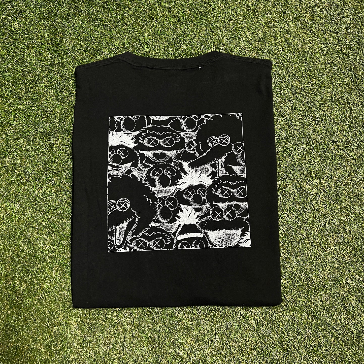 Kaws Sesame ST Uniqlo XX Pocket Tee Size XXL Black NEW x9199