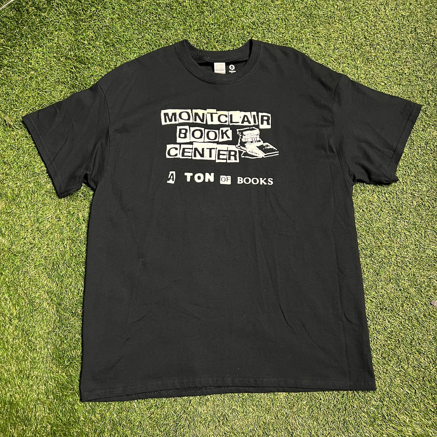 Montclair book center a ton of books tee black Size XL USED v11497
