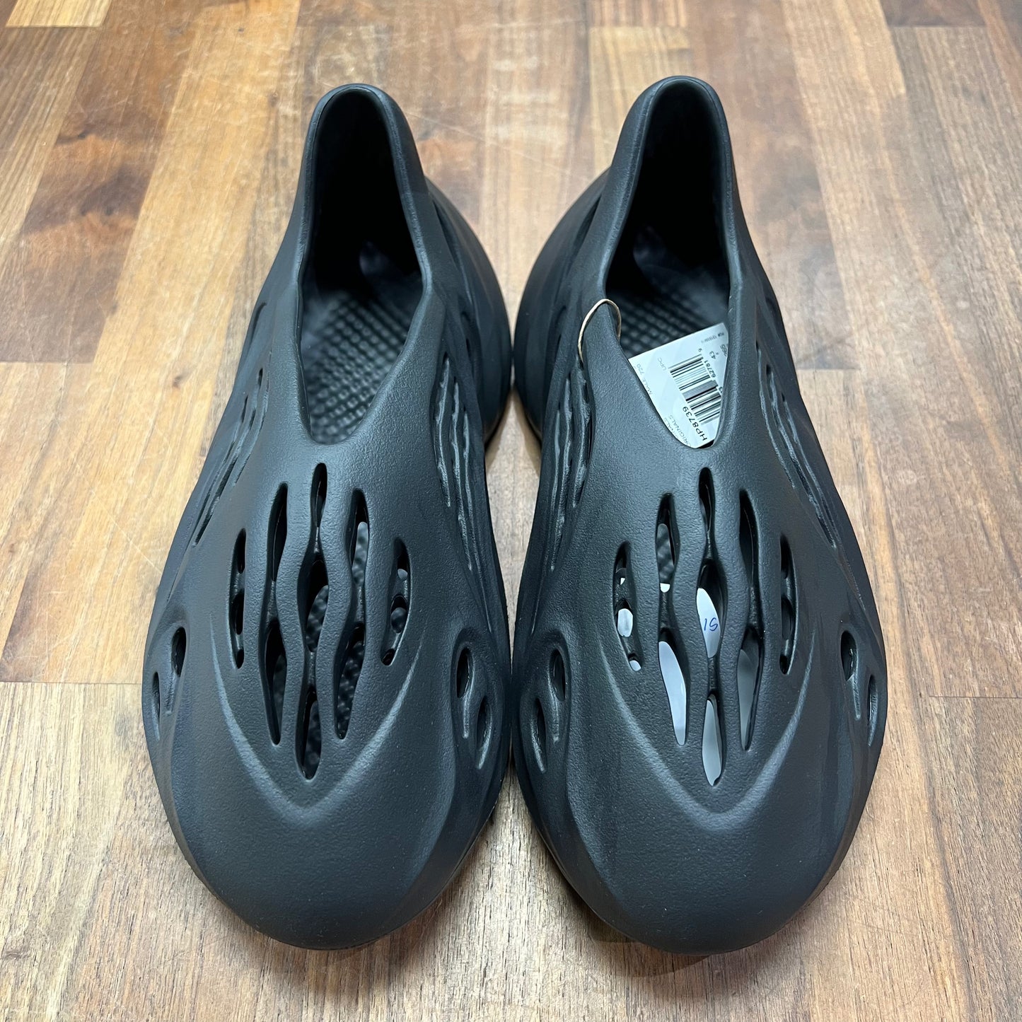 Yeezy Roam Runner Onyx Size 9 NEW s16116