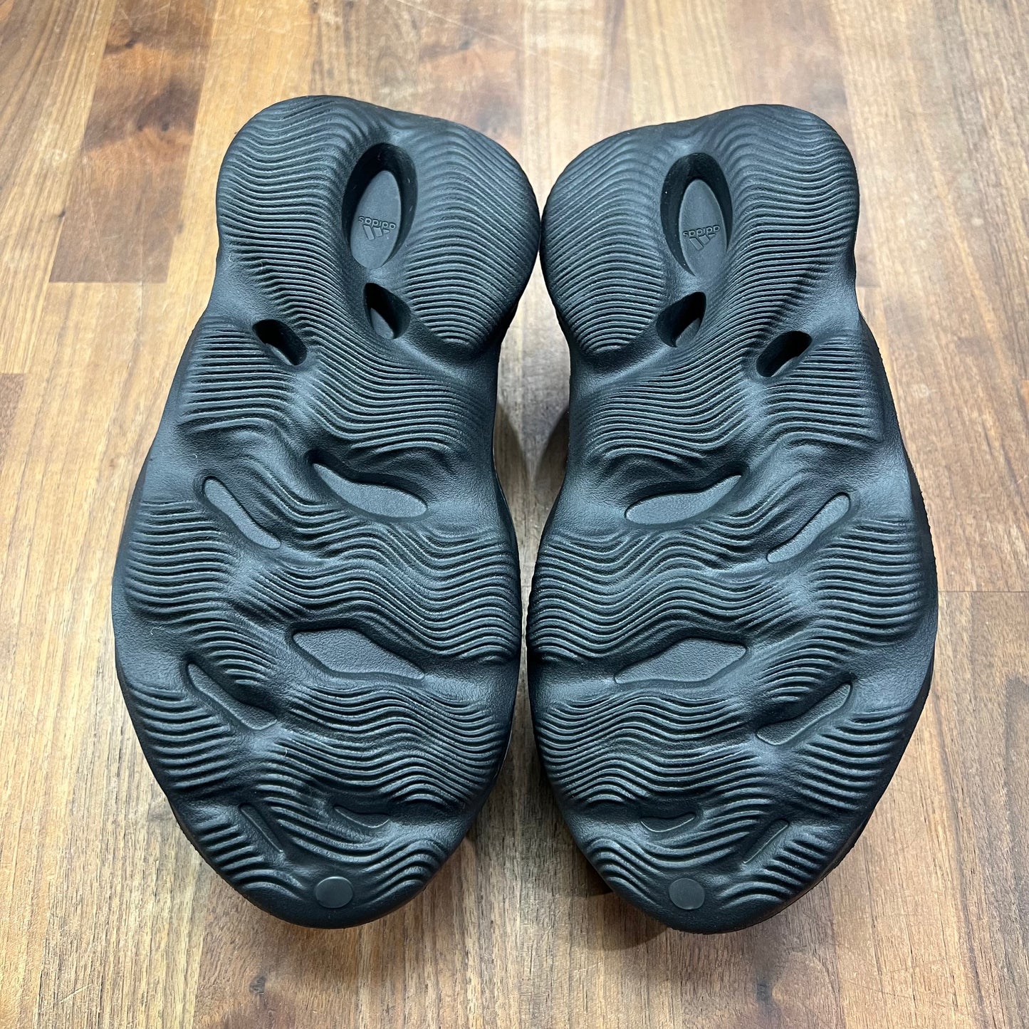 Yeezy Roam Runner Onyx Size 9 NEW s16116