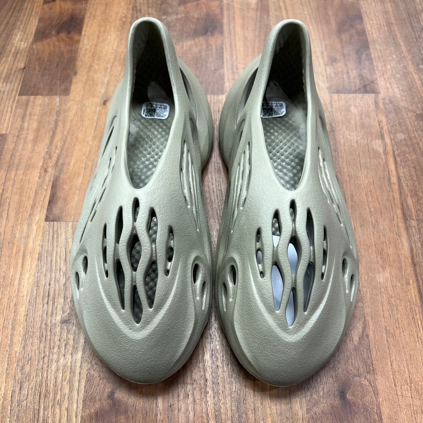 Yeezy Roam Runner Stone Salt Size 9 NEW s16117