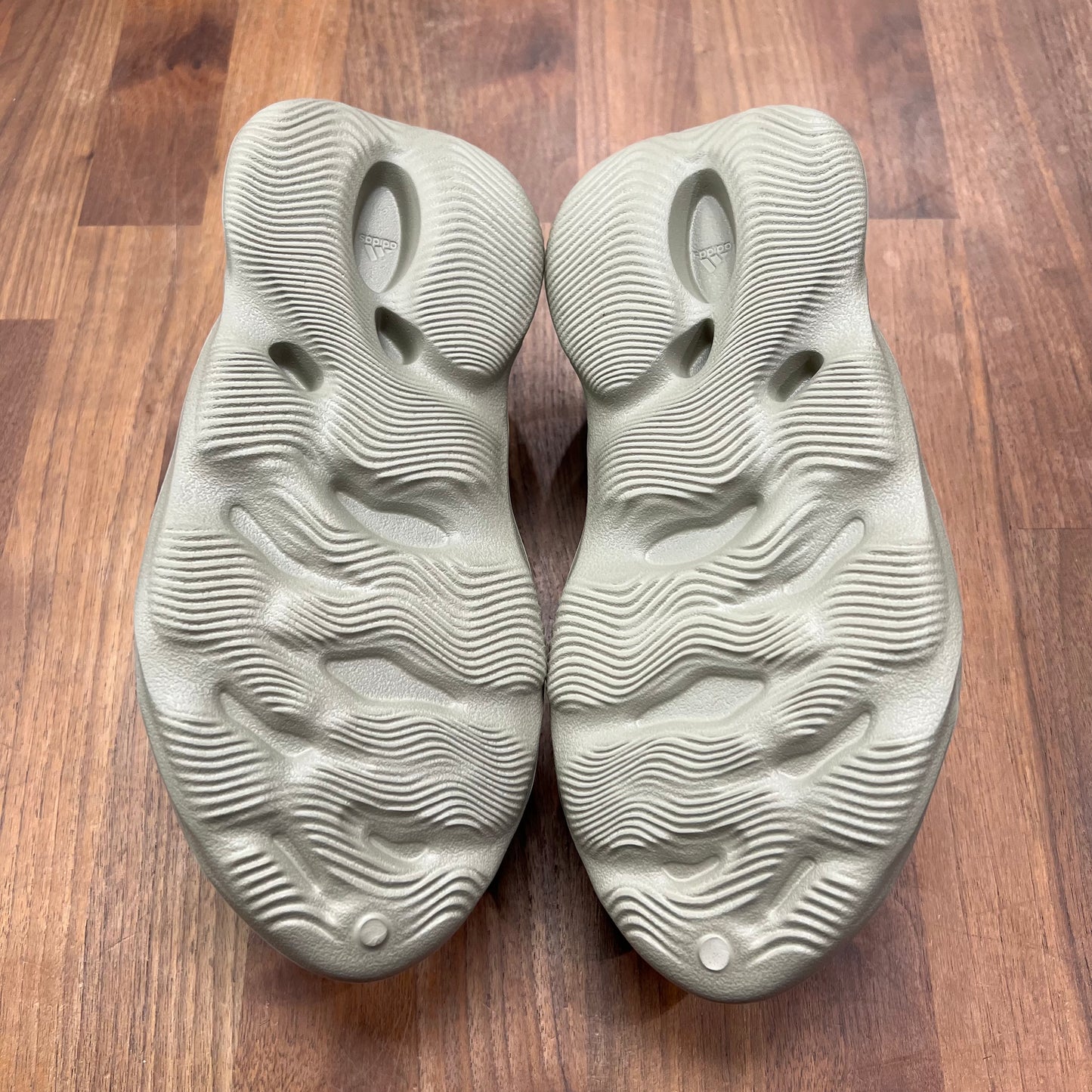 Yeezy Roam Runner Stone Salt Size 9 NEW s16117