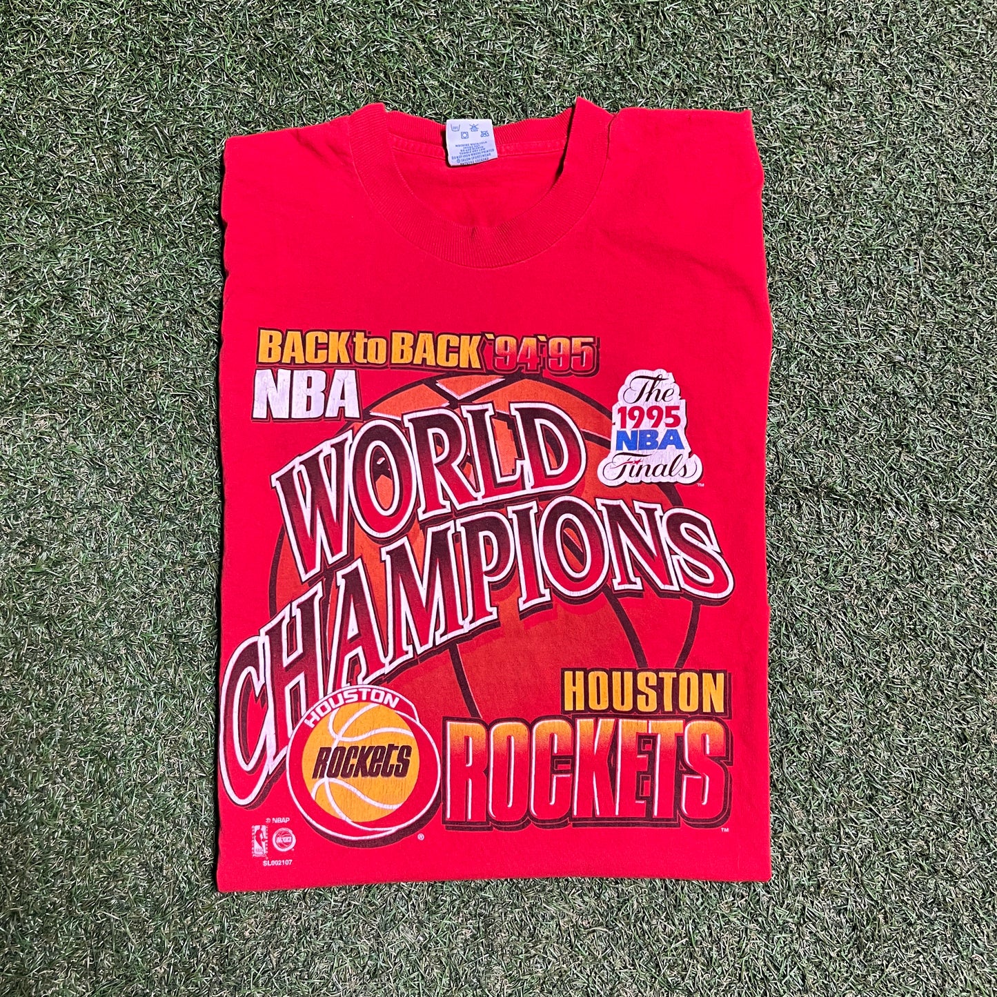1995 Houston Rockets Red Back to Back Champs Tee Size Medium USED v15178