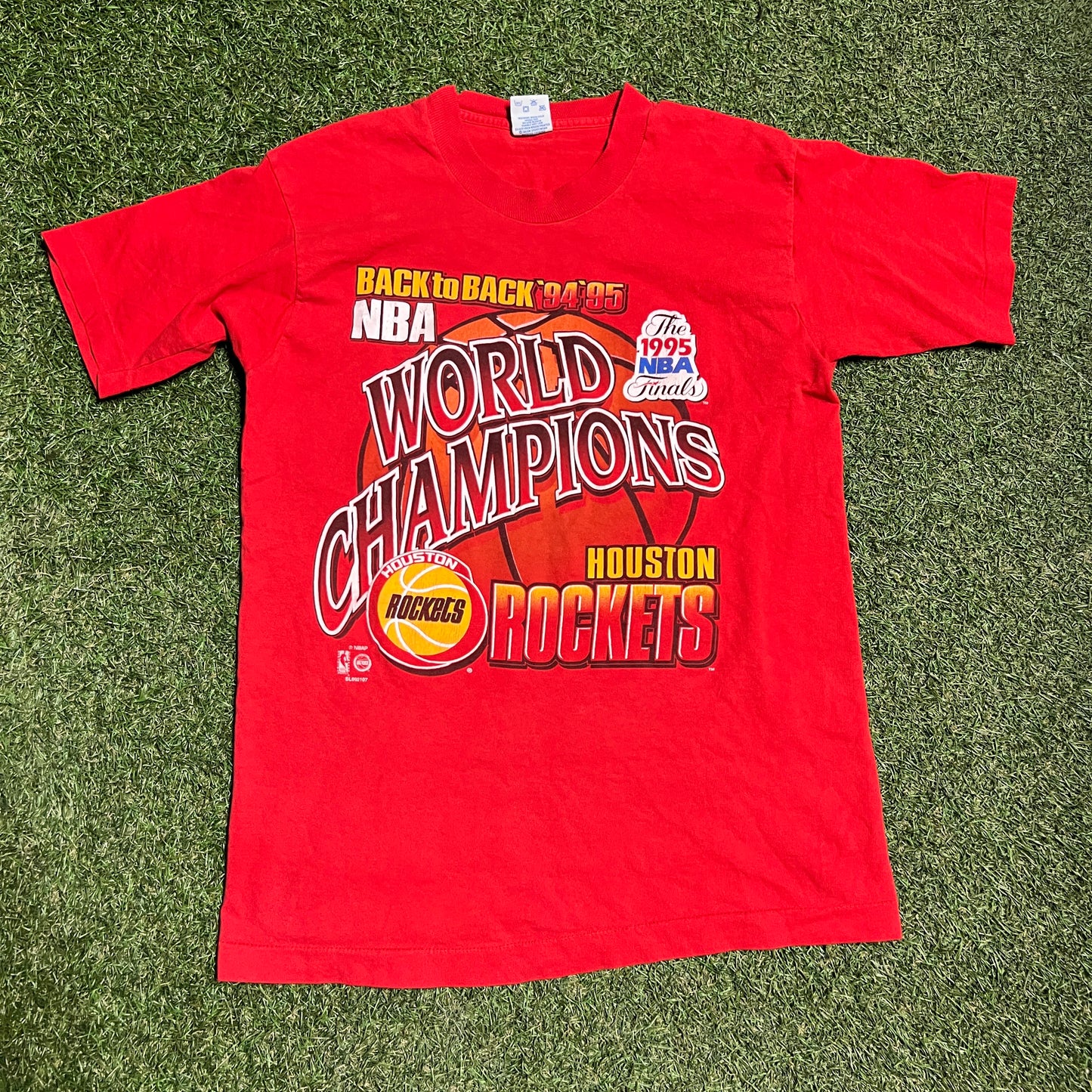 1995 Houston Rockets Red Back to Back Champs Tee Size Medium USED v15178