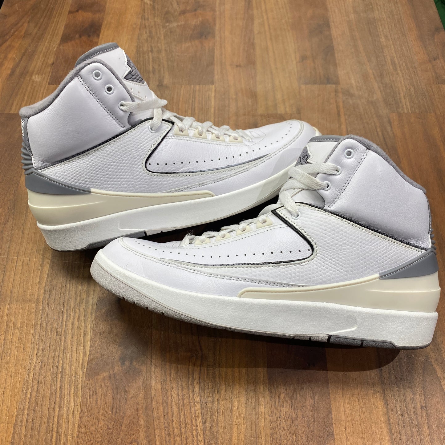 Jordan 2 Cement Grey Size 10 USED s14622