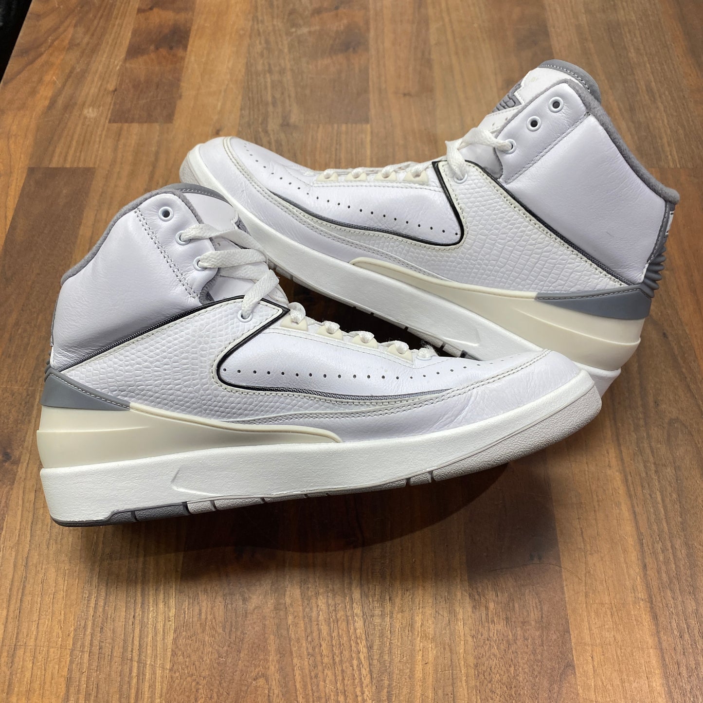 Jordan 2 Cement Grey Size 10 USED s14622