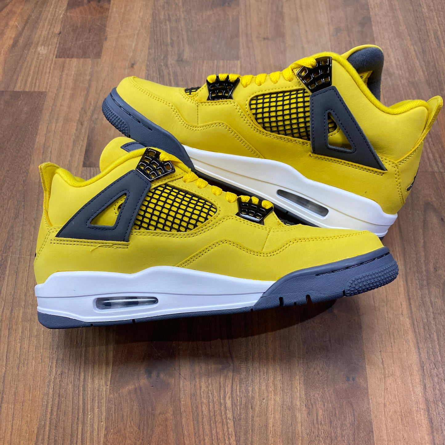 Jordan 4 Retro Lightning 2021 Size 8 NEW S14633