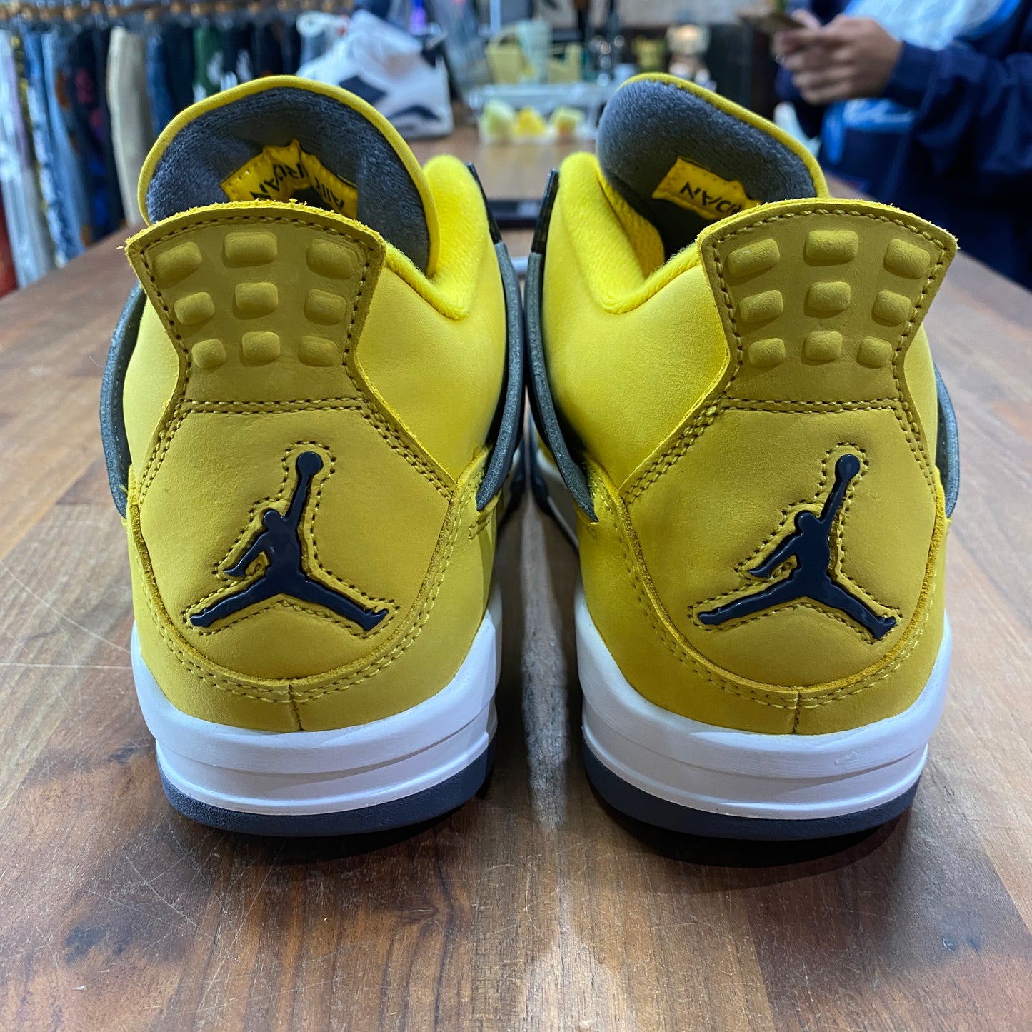 Jordan 4 Retro Lightning 2021 Size 8 NEW S14633