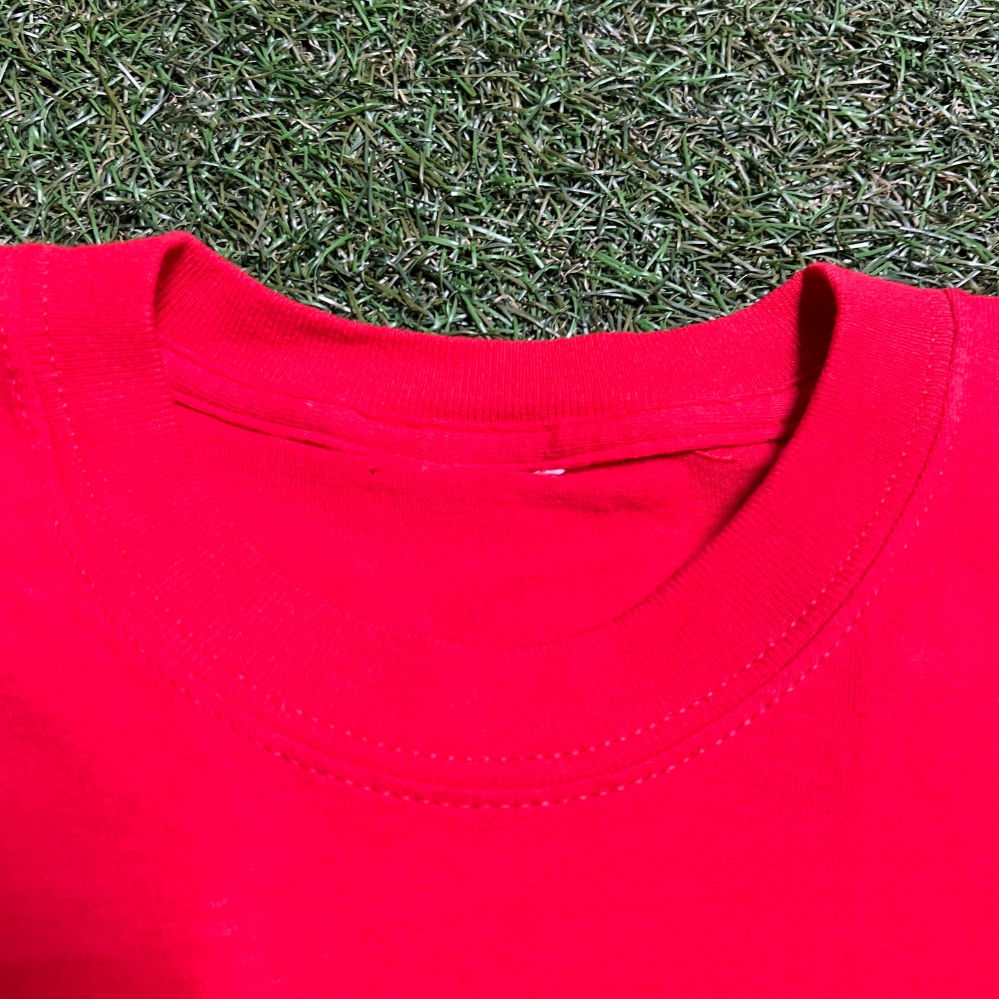 Disney Mickey Mouse painted logo red tee Size Small USED v11966