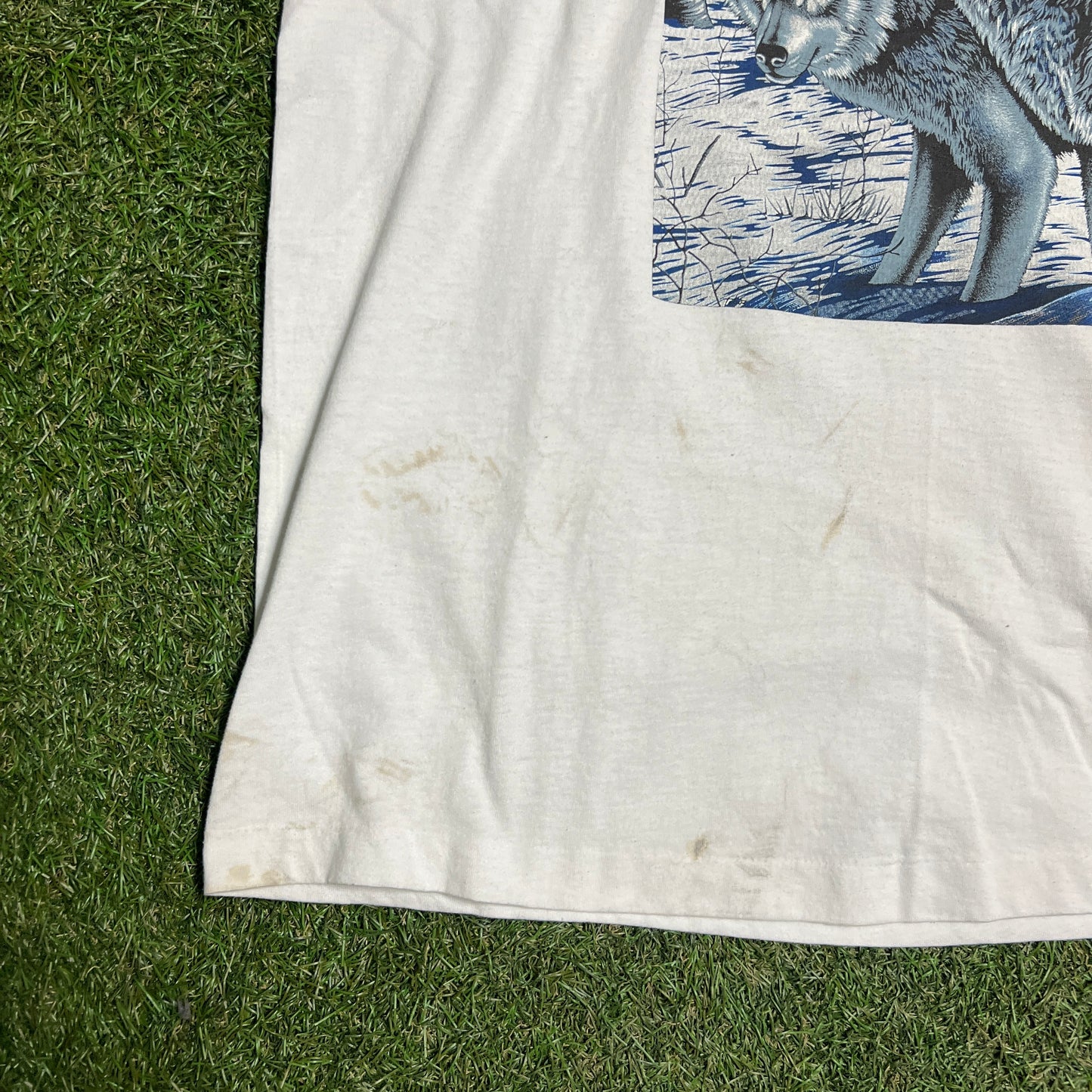 Blue eyed wolves tee white fruit of the loom tag Size XL USED v11418