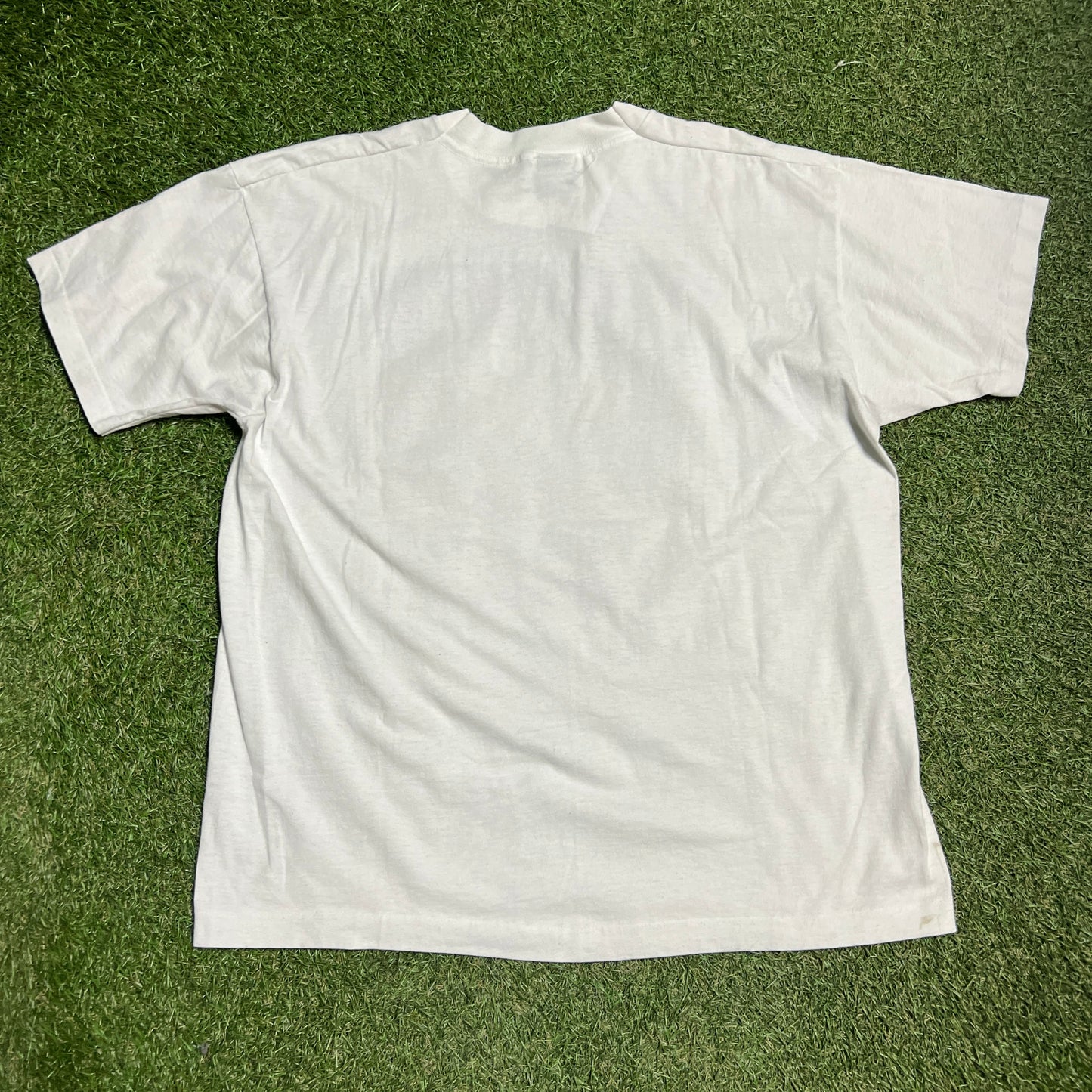 Blue eyed wolves tee white fruit of the loom tag Size XL USED v11418
