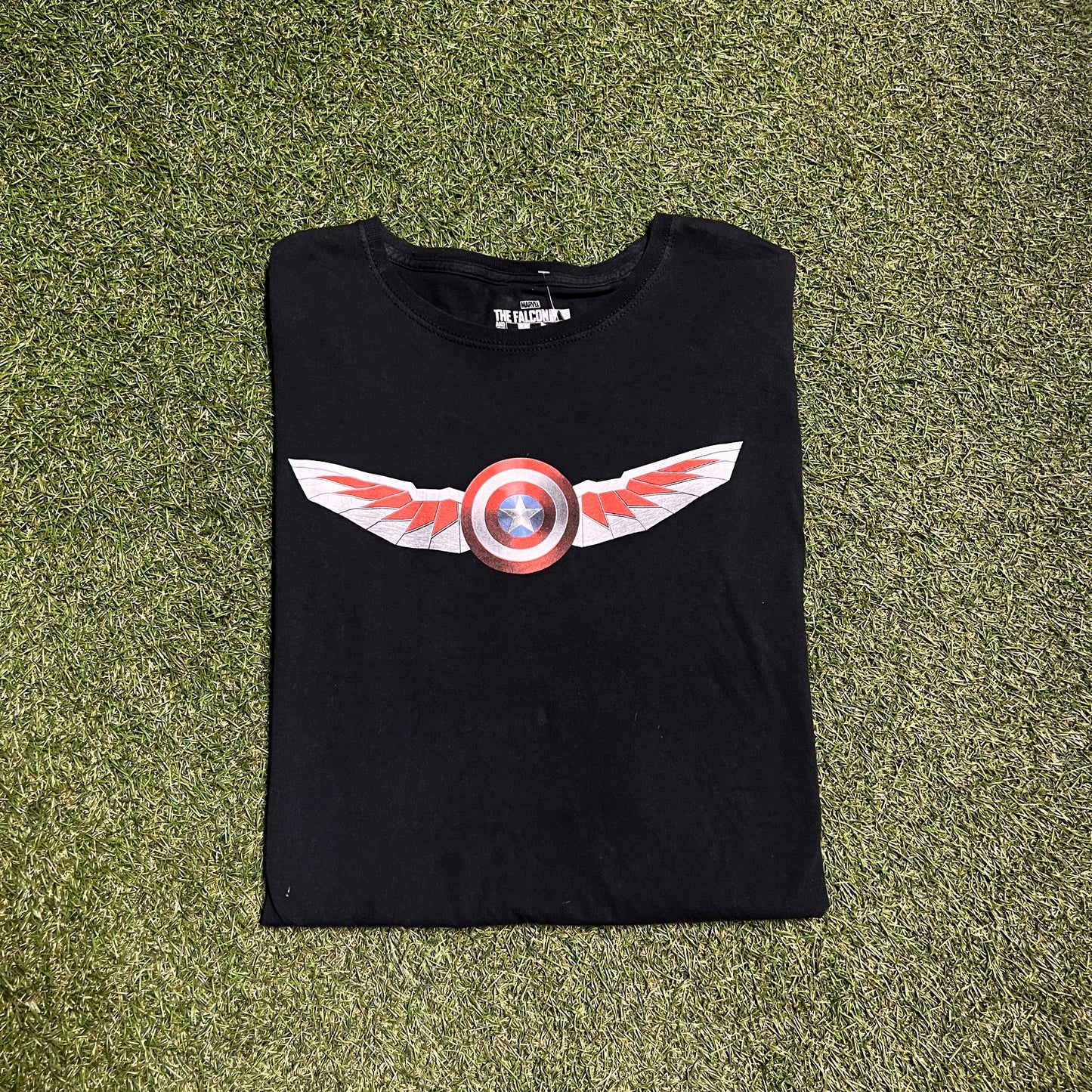 Captain America shield tee Size XL USED