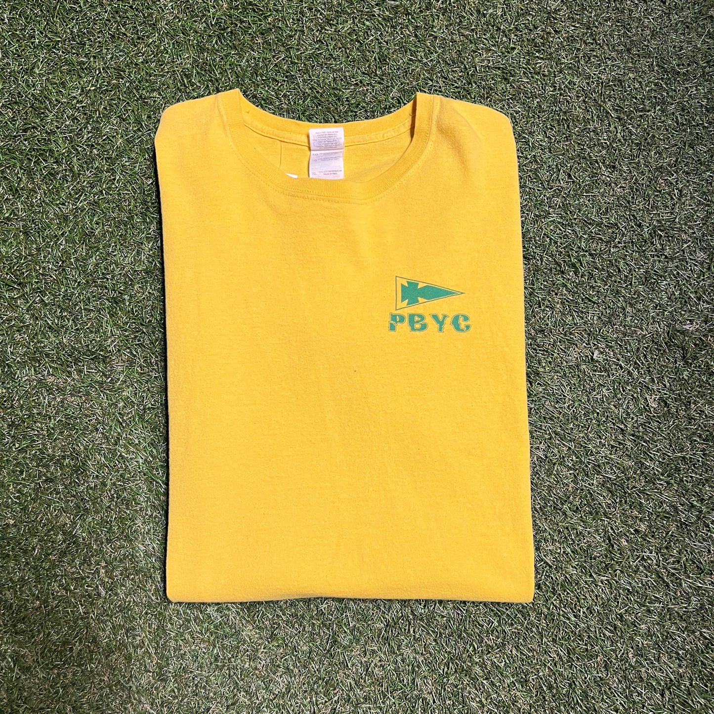 2010's Pine Beach Yatch Club Yellow Tee Size XL USED v12822