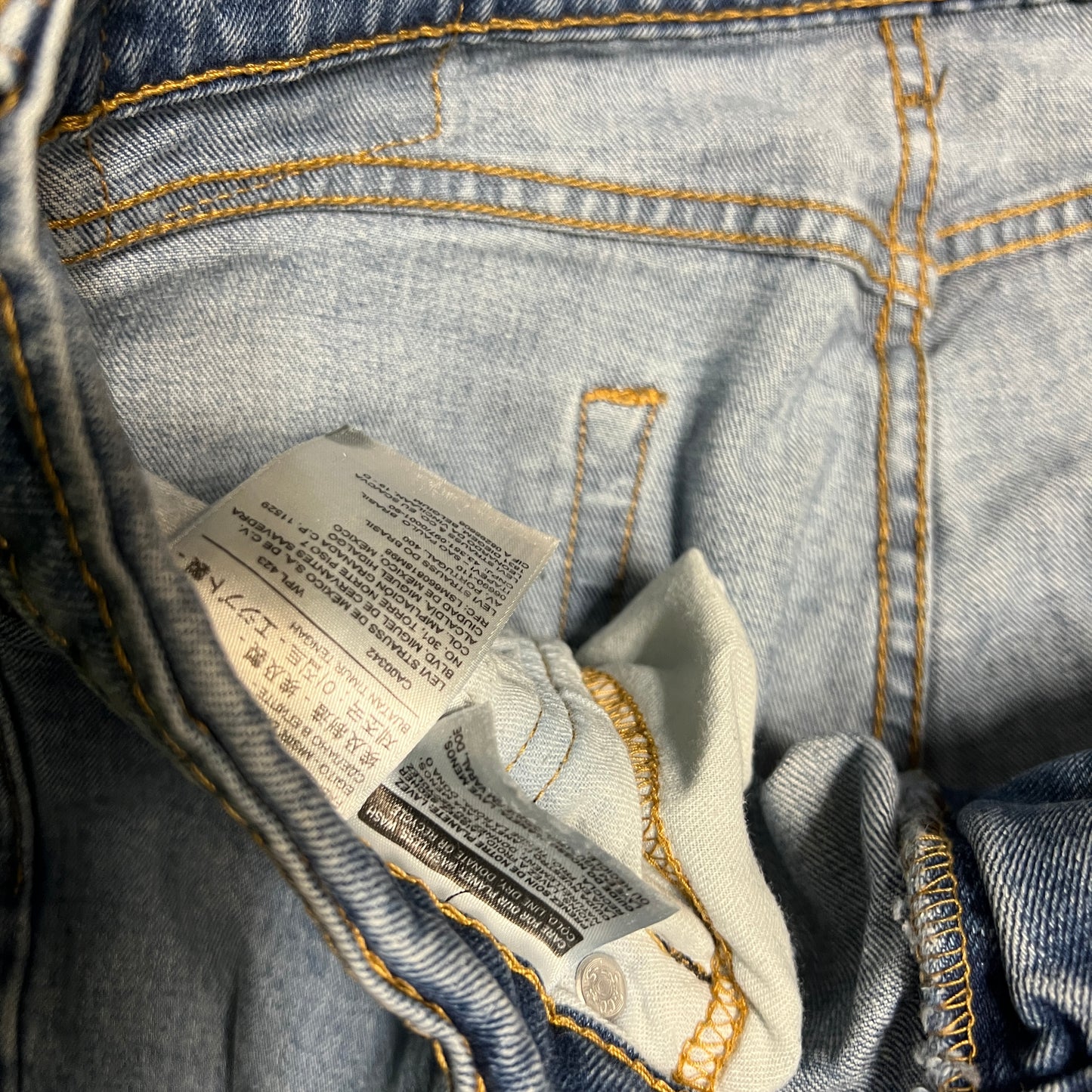 Levis 505 Light Blue Denim Jean Size 36x33 USED v15232