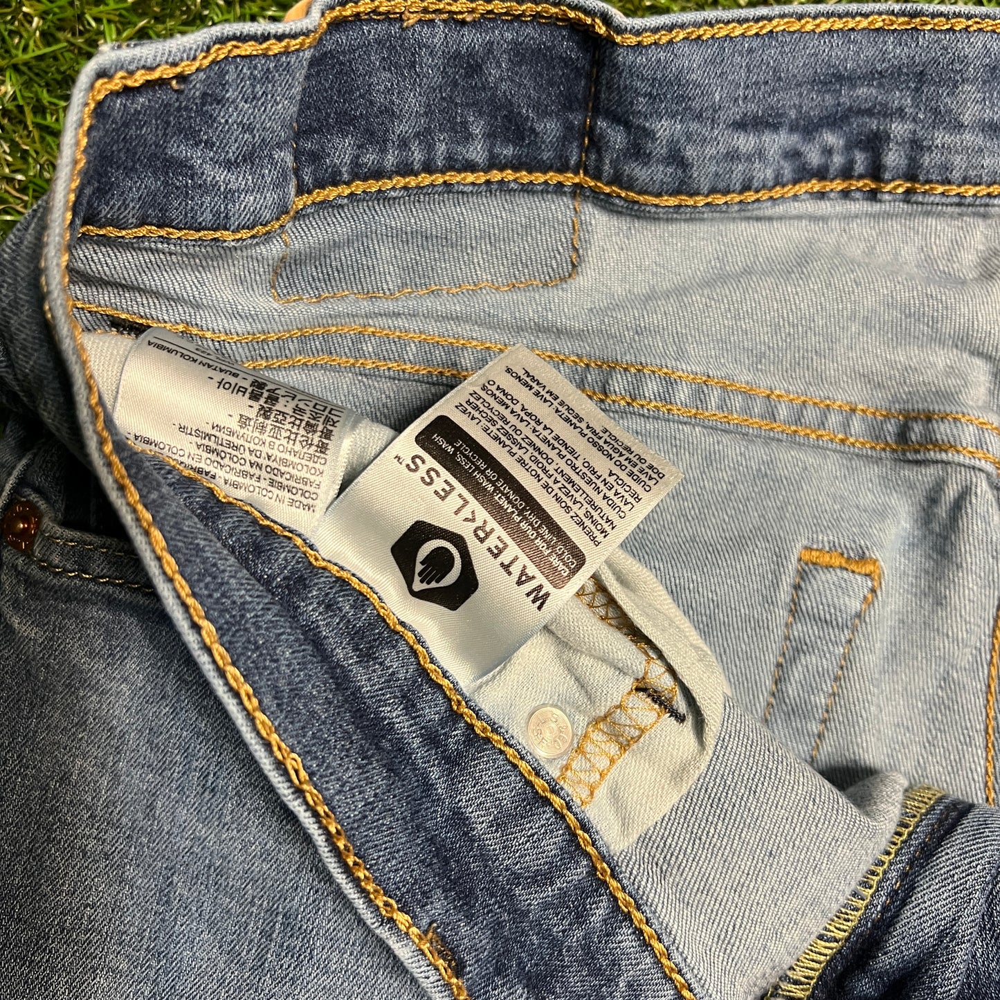 Levis 559 Light Blue Denim Jean Size 36x32 USED v15231