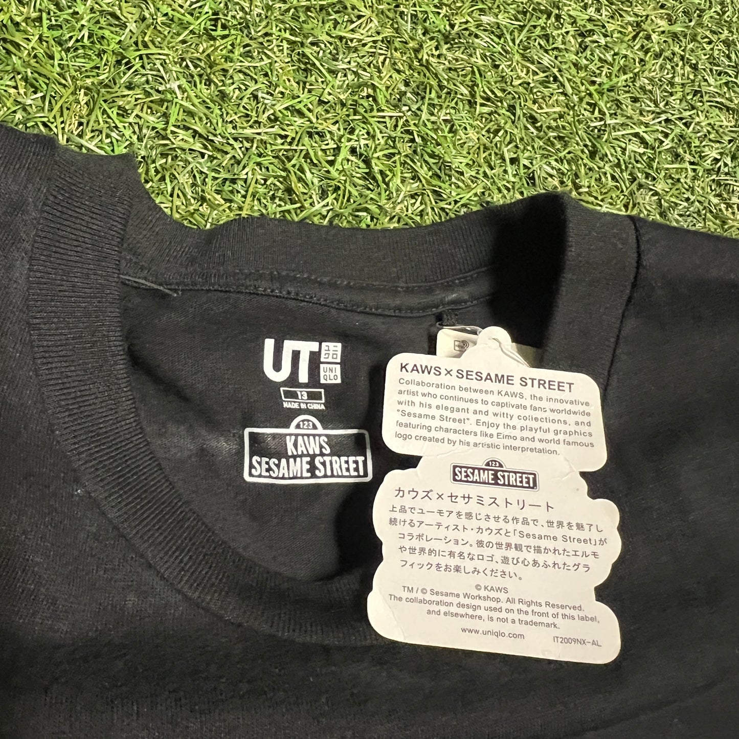 Kaws Uniqlo Black X Tee Size XS NEW x9514