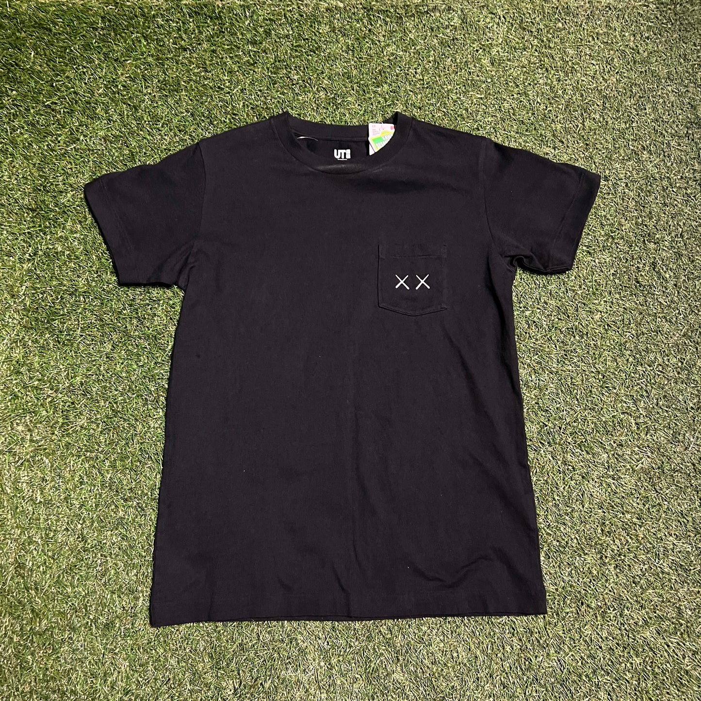 Kaws Uniqlo Black X Tee Size XS NEW x9514