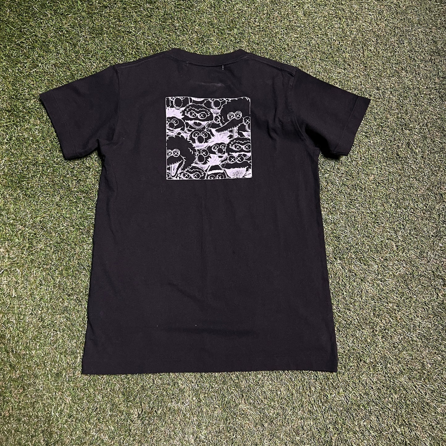 Kaws Uniqlo Black X Tee Size XS NEW x9514