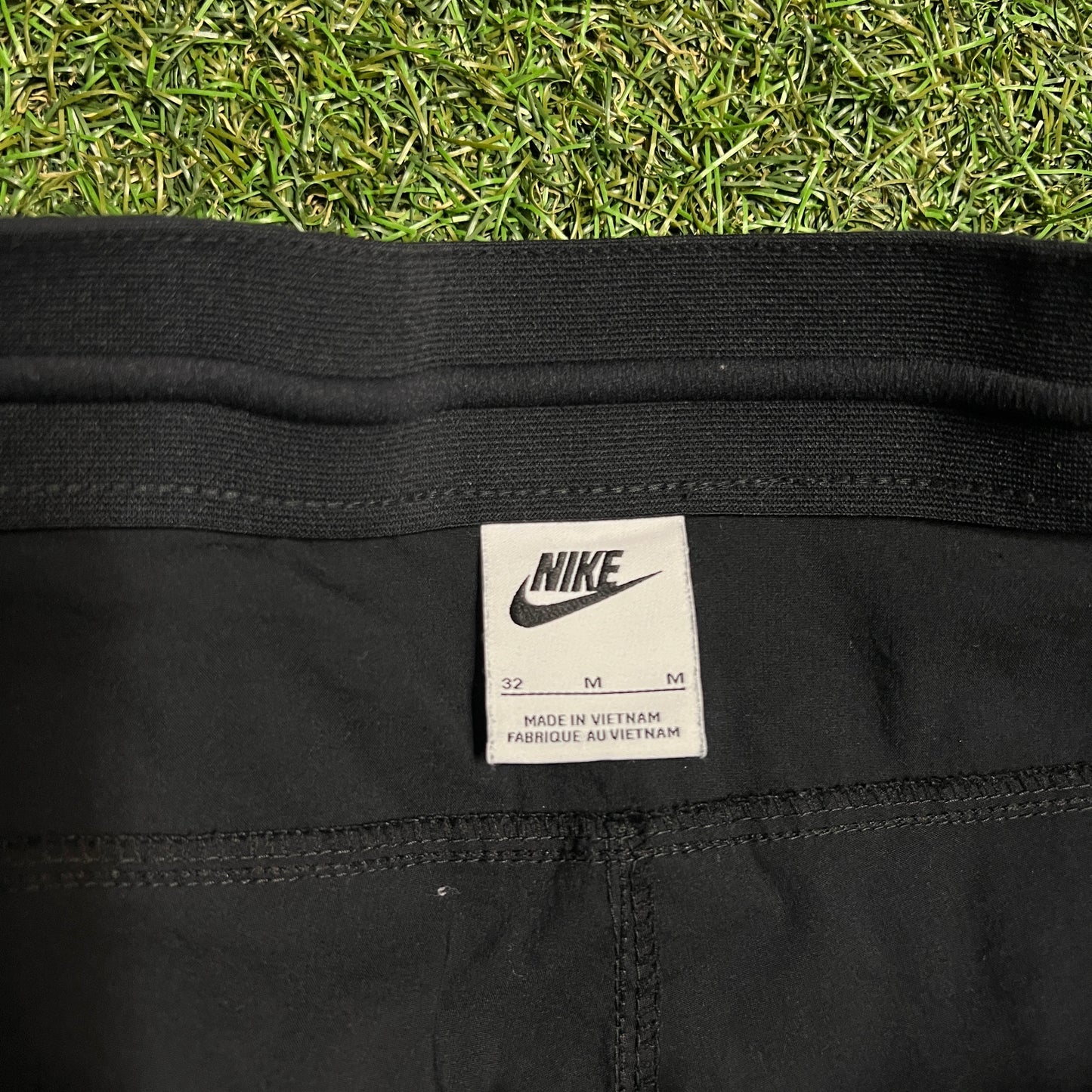 Nike Black Cargo Pants Size Medium USED v15220