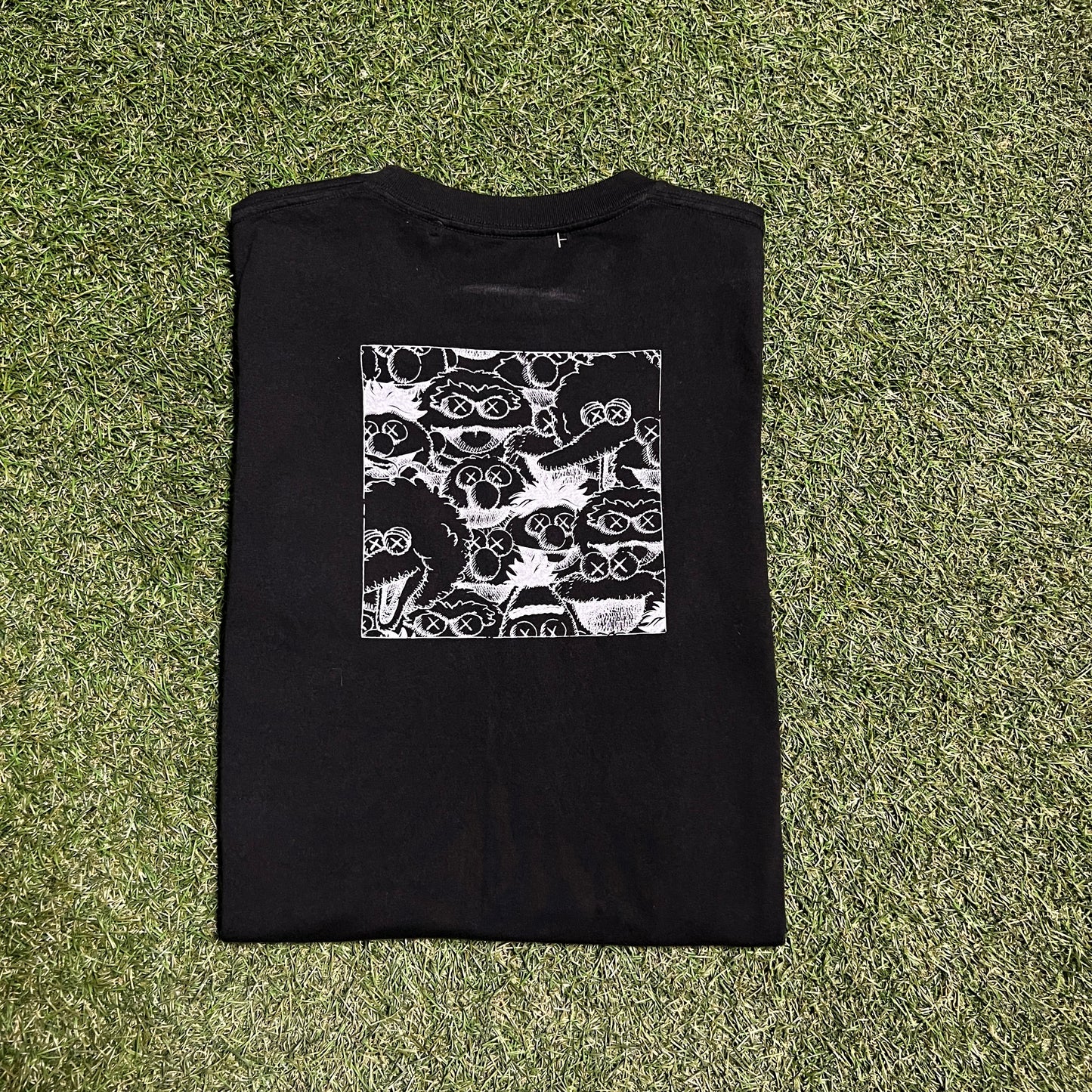 Kaws Uniqlo Black X Tee Size XS NEW x9514