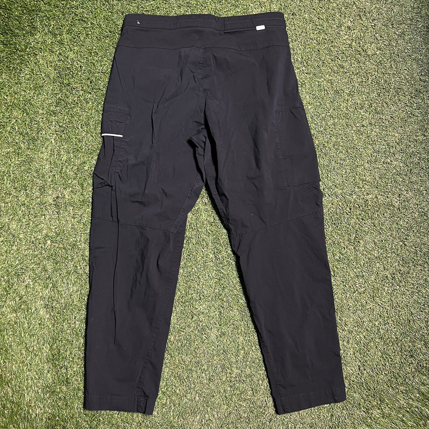 Nike Black Cargo Pants Size Medium USED v15220