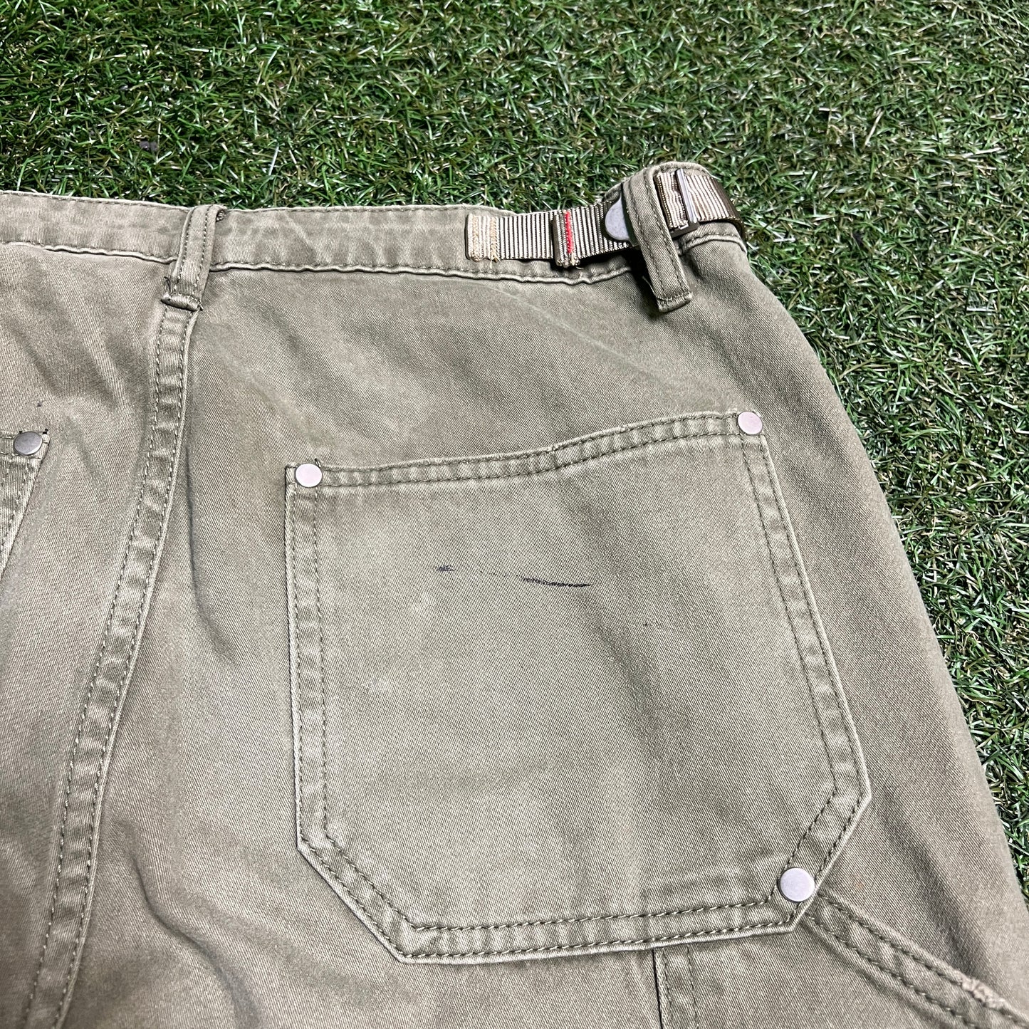 Vuja De Green Cargo Pants Size Large USED v14213
