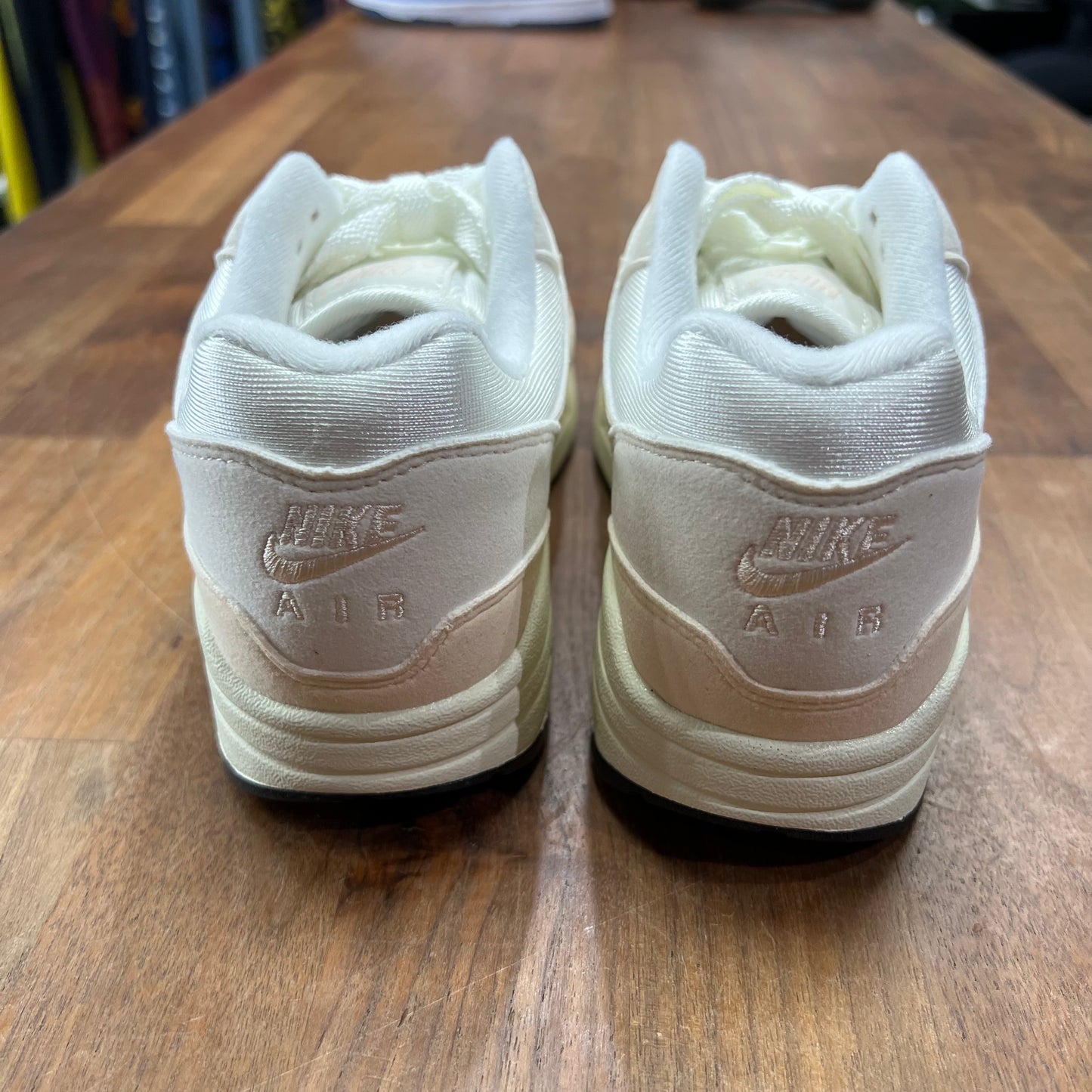 Nike Air Max 1 Guava Ice Size 6M/7.5W NEW s16300