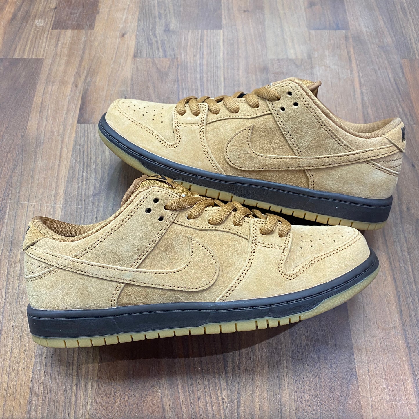 Nike SB Dunk Low Wheat Size 8 NEW s14809