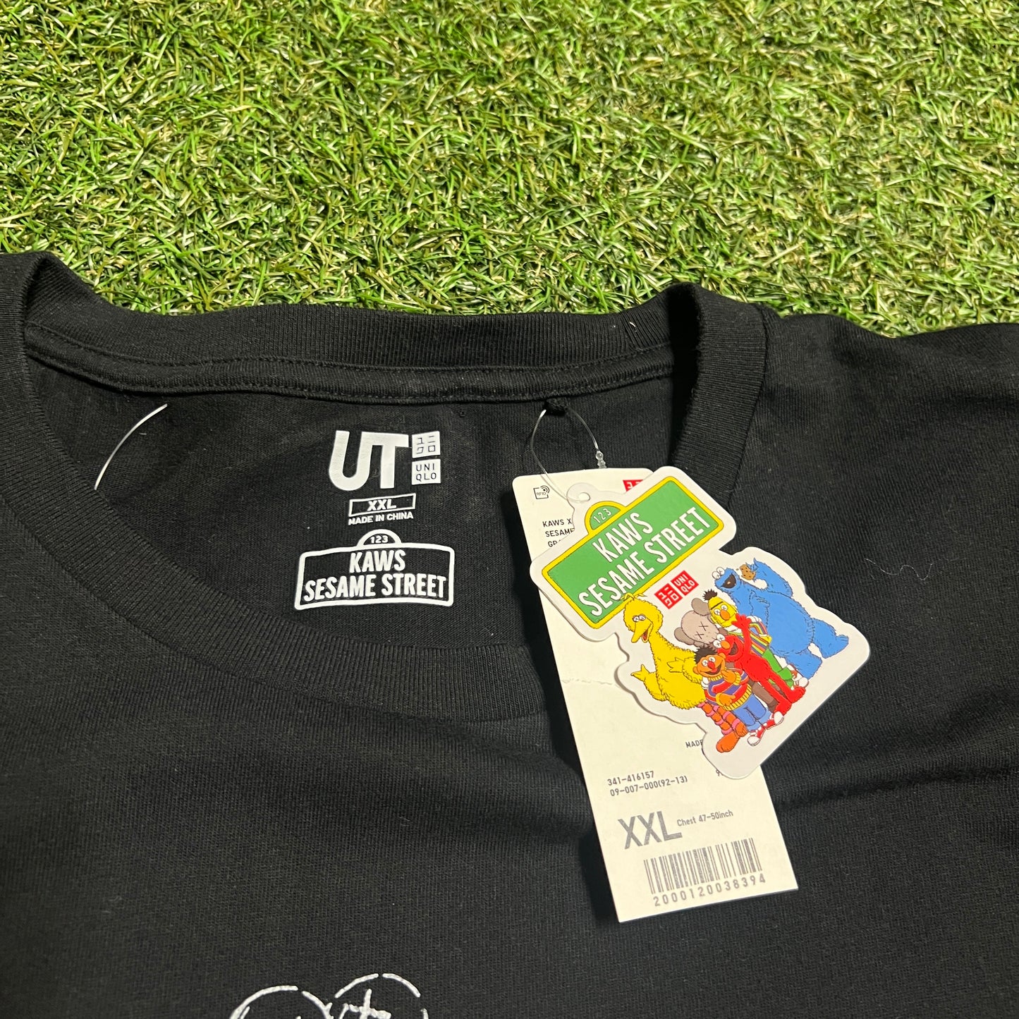 Kaws Uniqlo Family Outline Picture Black Tee Size XXL NEW x9499