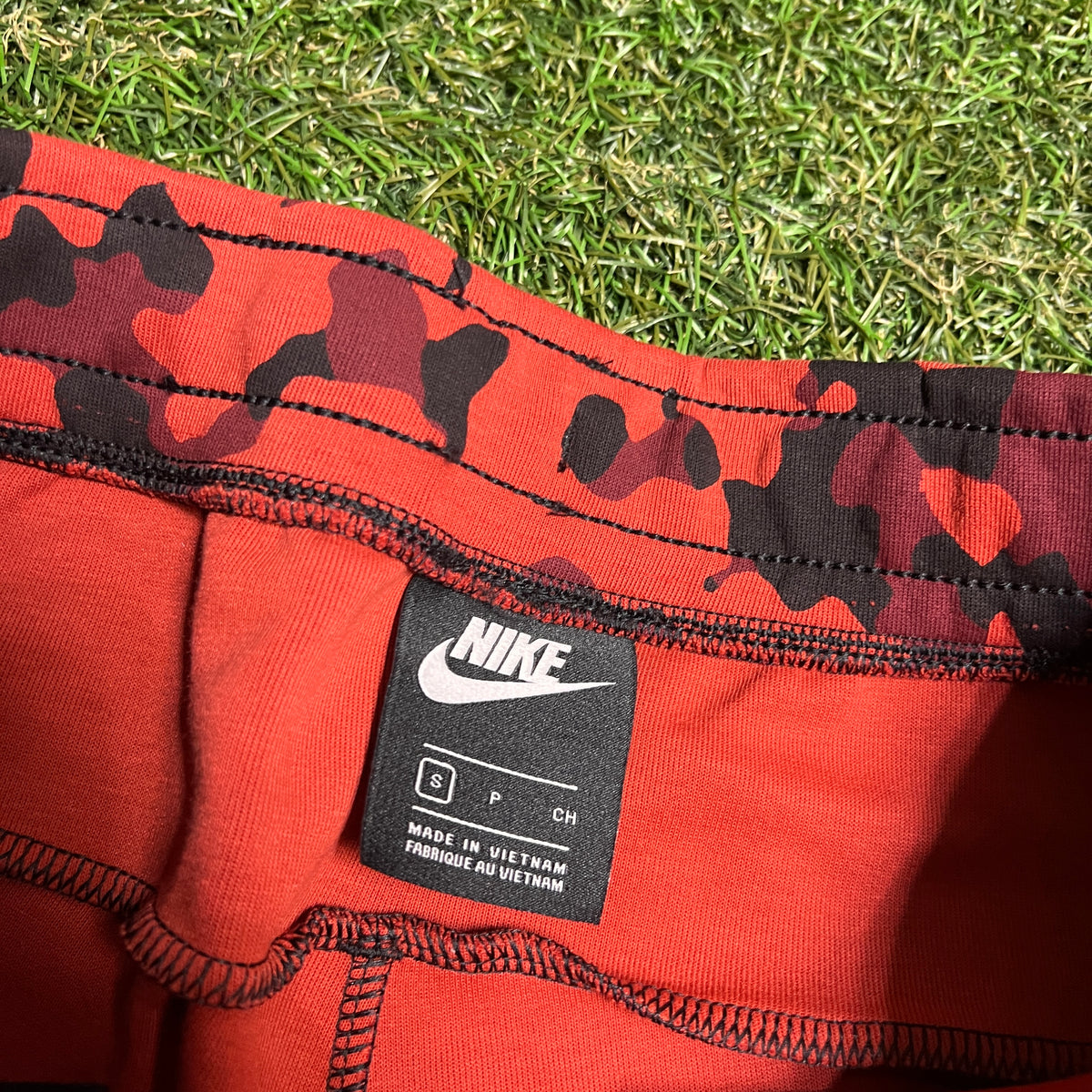 Nike Tech Fleece Red Camo Pants Size Small USED v15268