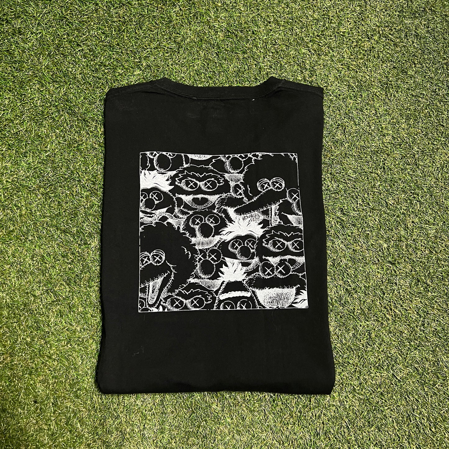 Kaws Sesame ST Uniqlo XX Pocket Tee Size XXL Black NEW x9192