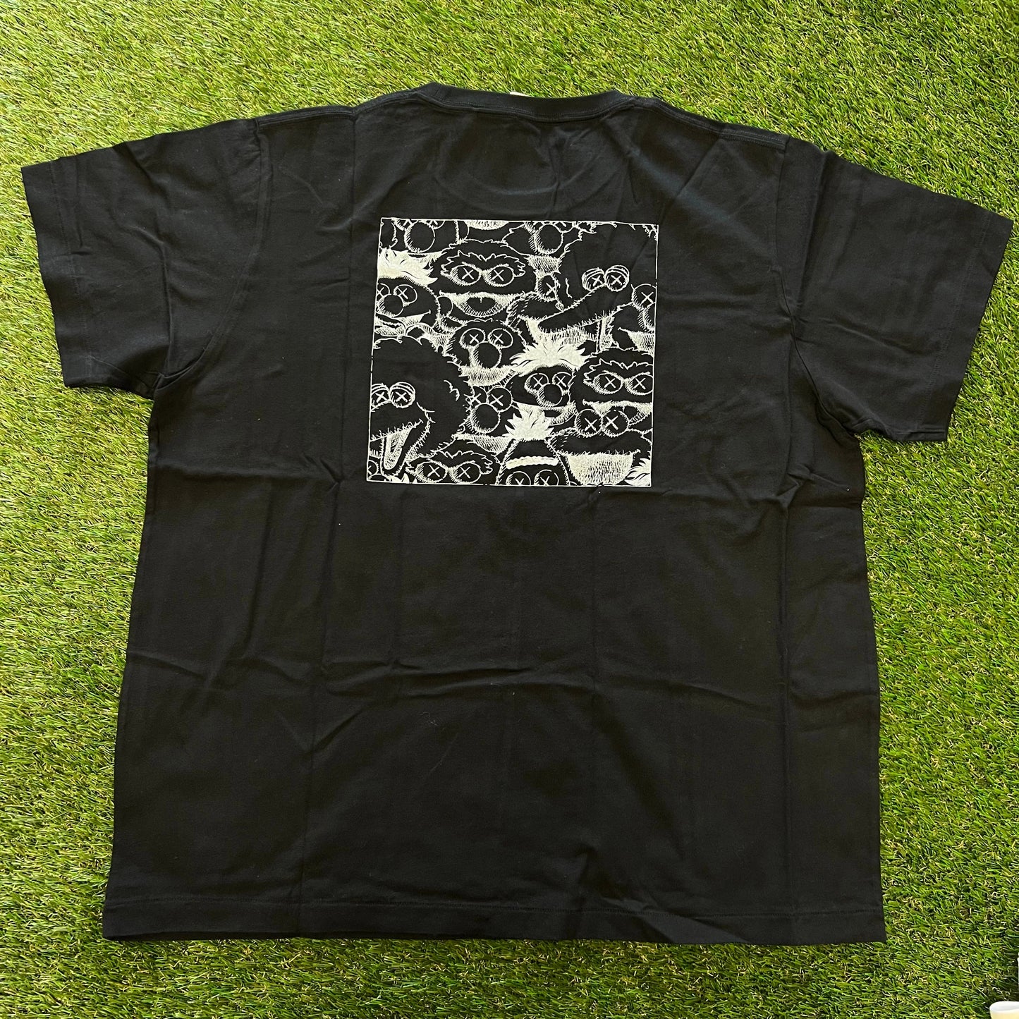 Kaws Uniqlo Black X Tee Size XXL NEW x9516